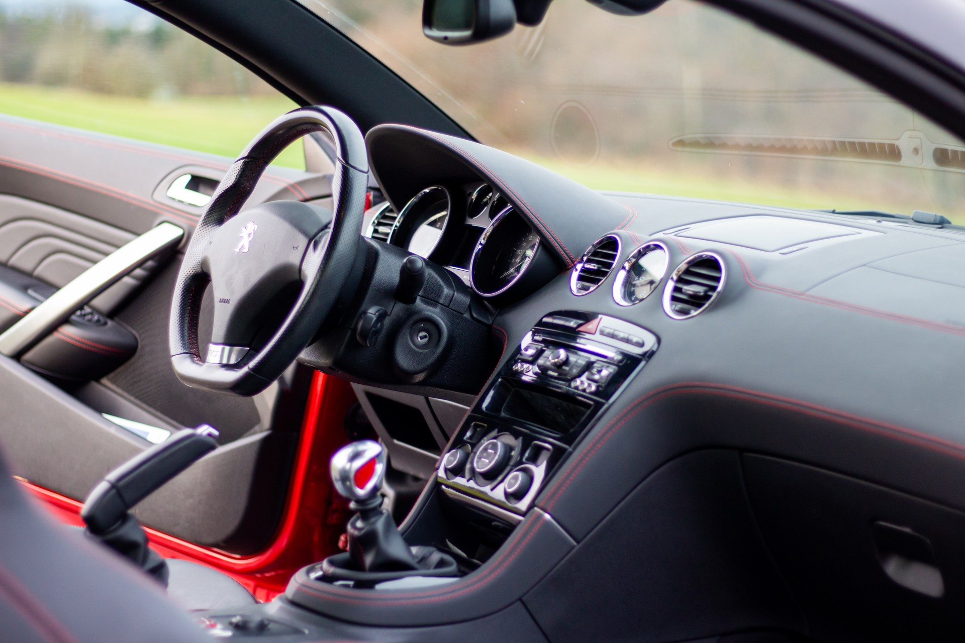 PEUGEOT RCZ R 1.6 Turbo-image-11