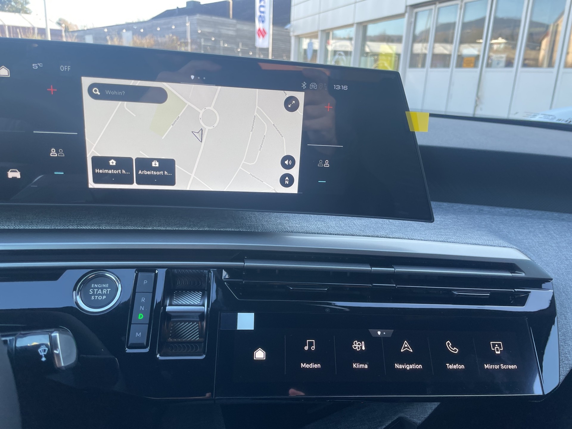 PEUGEOT 3008 1.2 Hybrid Allure Premium-image-10