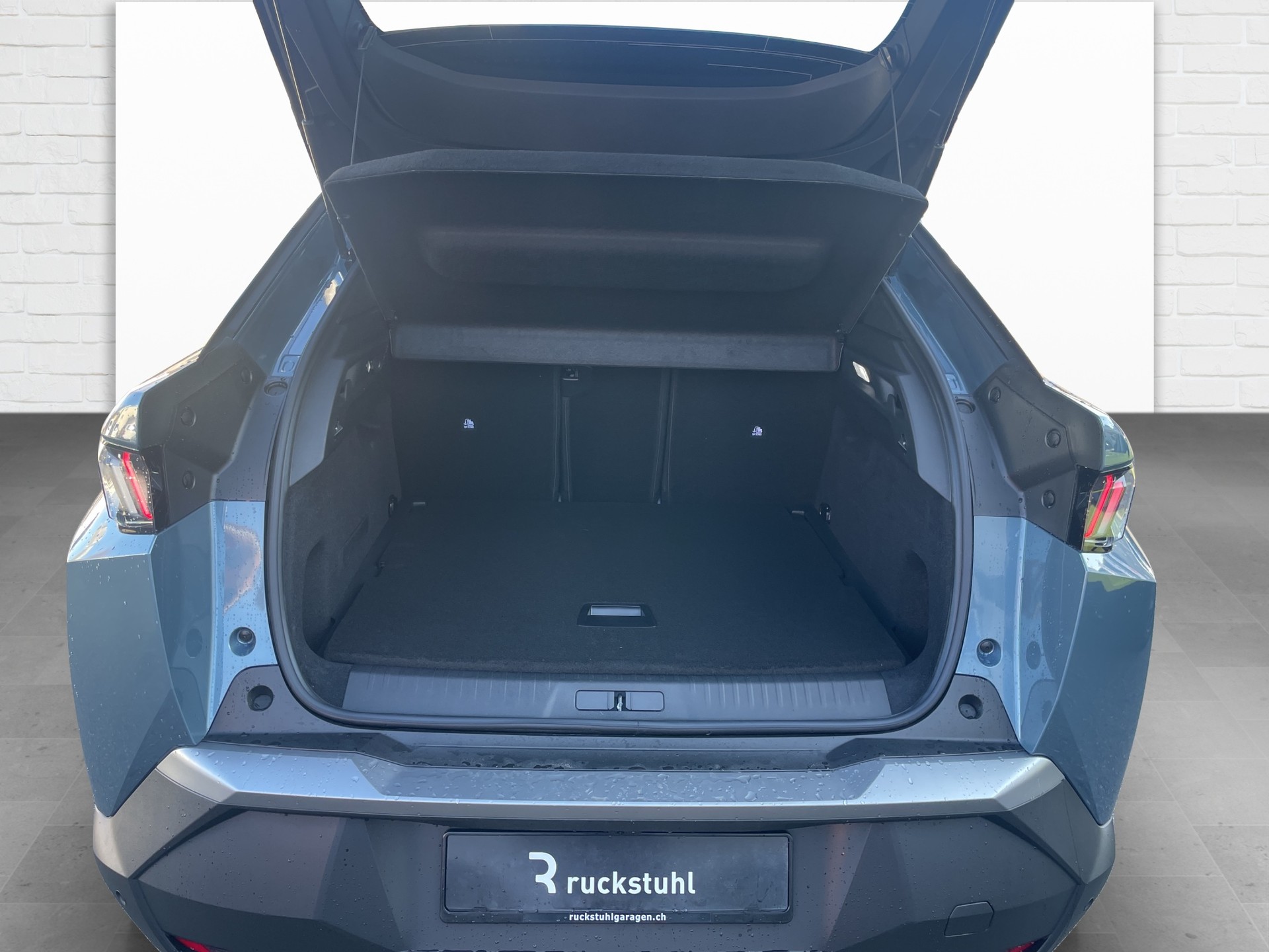 PEUGEOT 3008 1.2 Hybrid Allure Premium-image-13