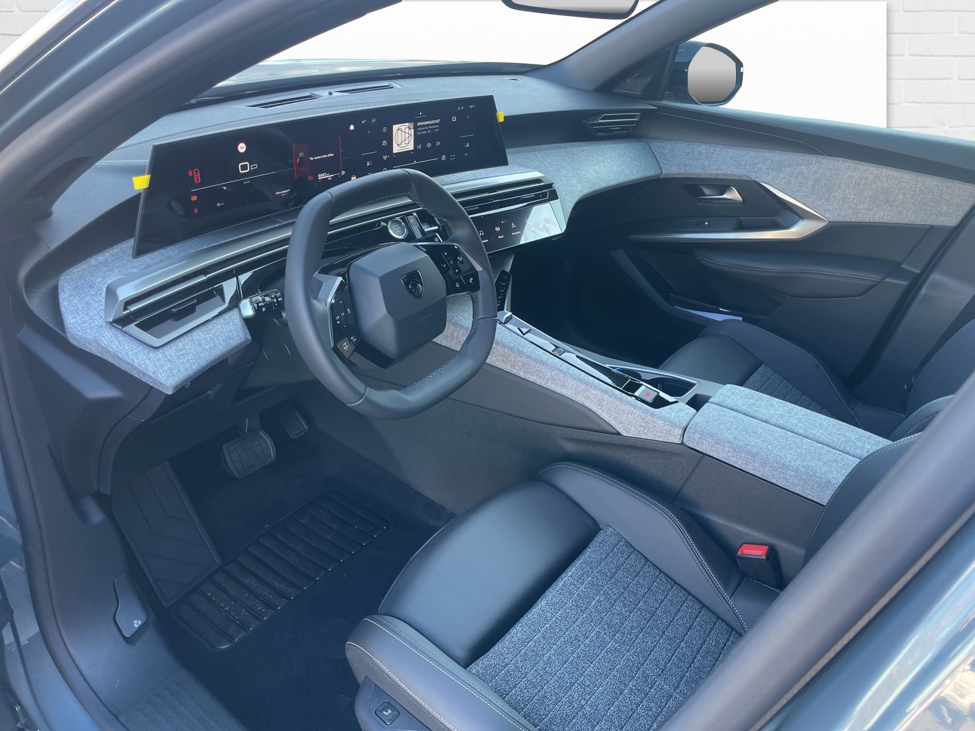 PEUGEOT 3008 1.2 Hybrid Allure Premium-image-6