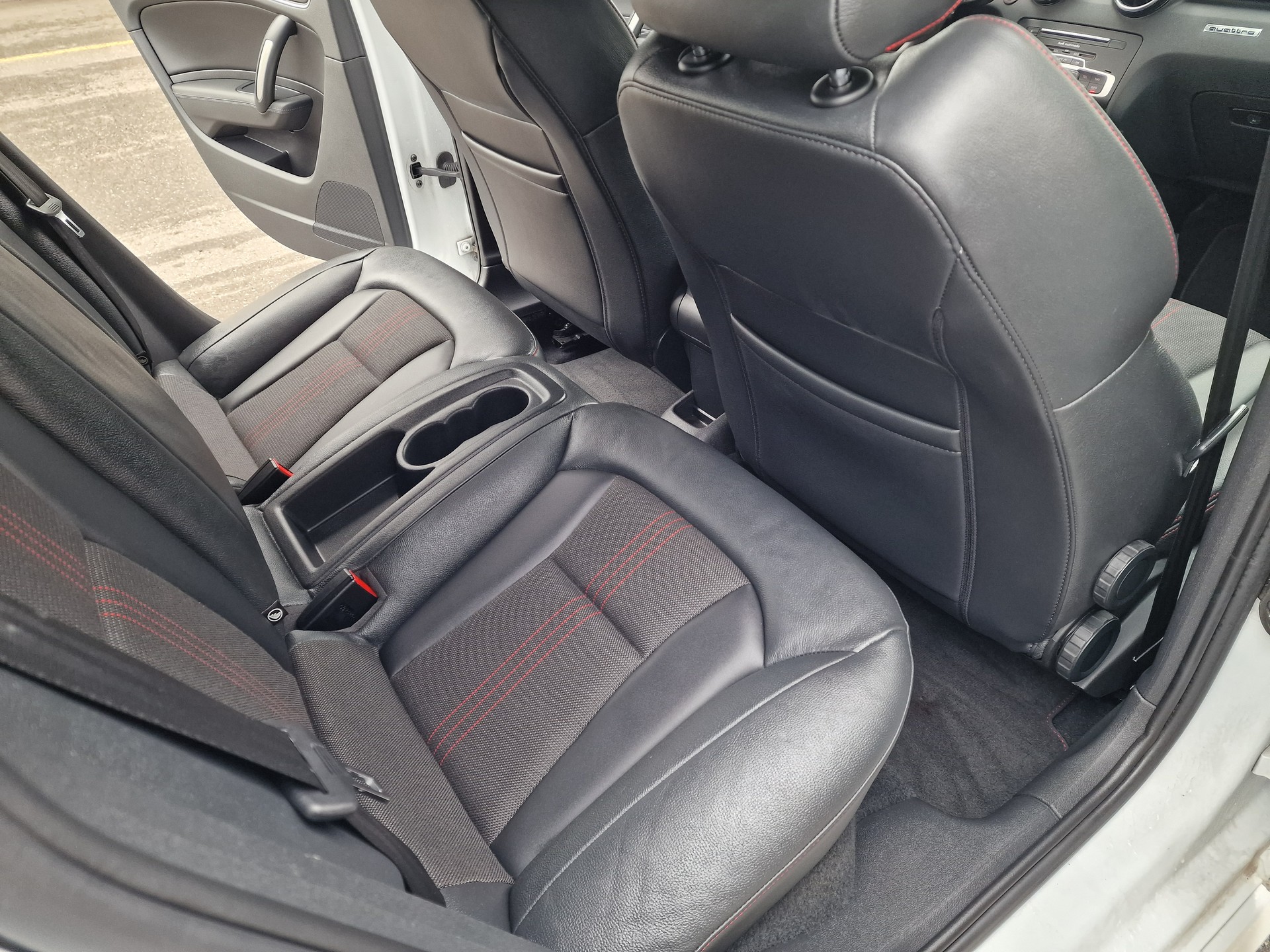 AUDI S1 Sportback 2.0 TFSI Sport quattro-image-14