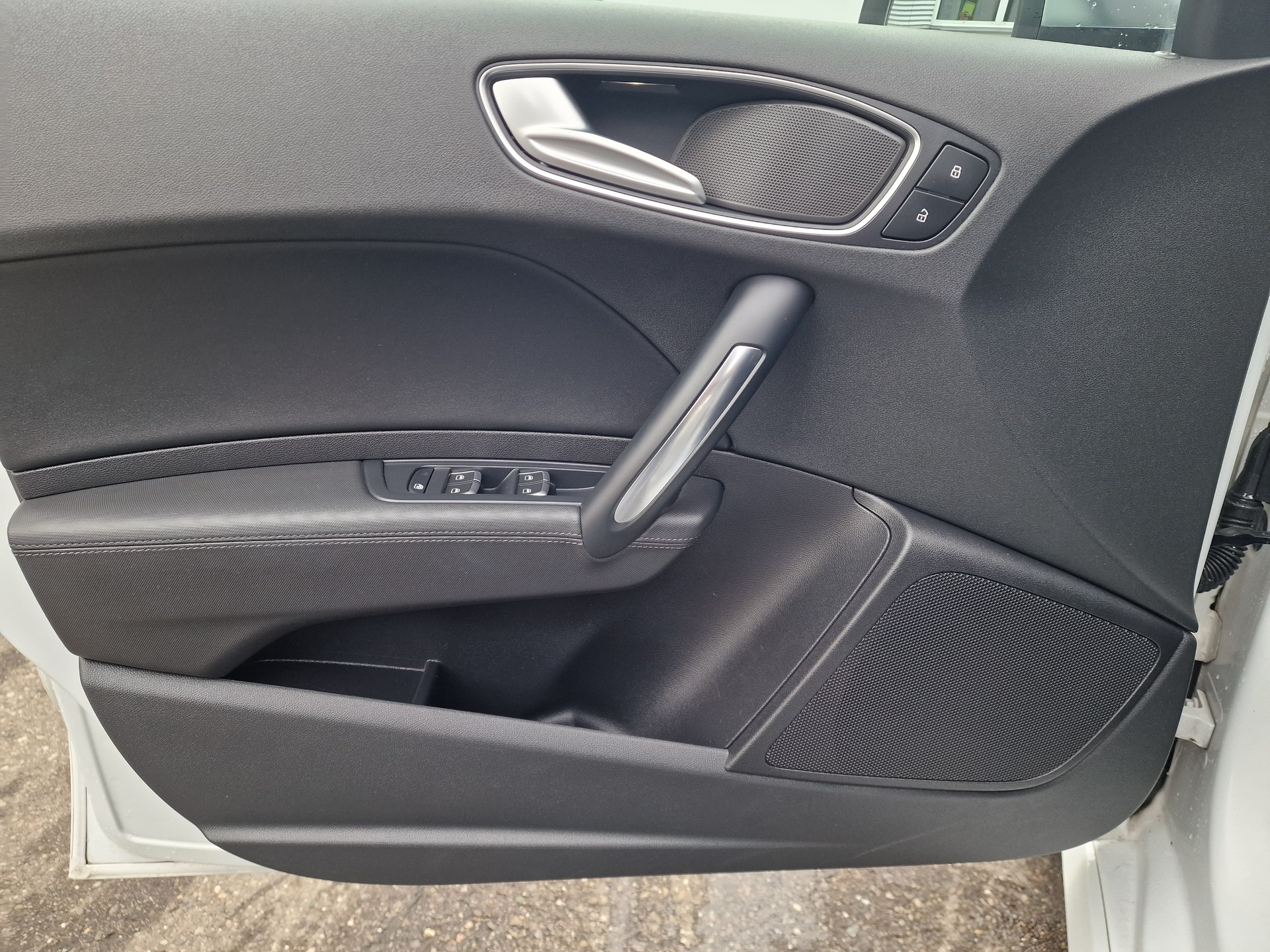 AUDI S1 Sportback 2.0 TFSI Sport quattro-image-10