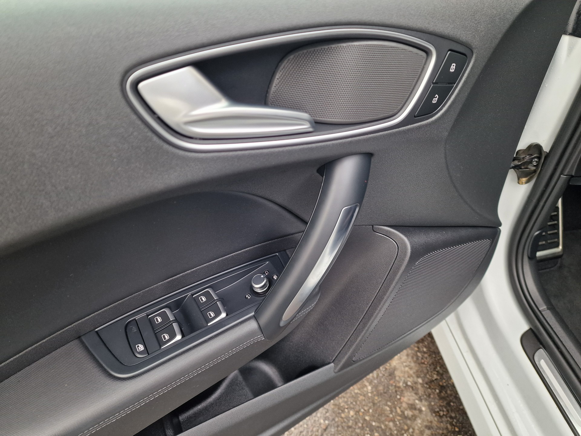 AUDI S1 Sportback 2.0 TFSI Sport quattro-image-11