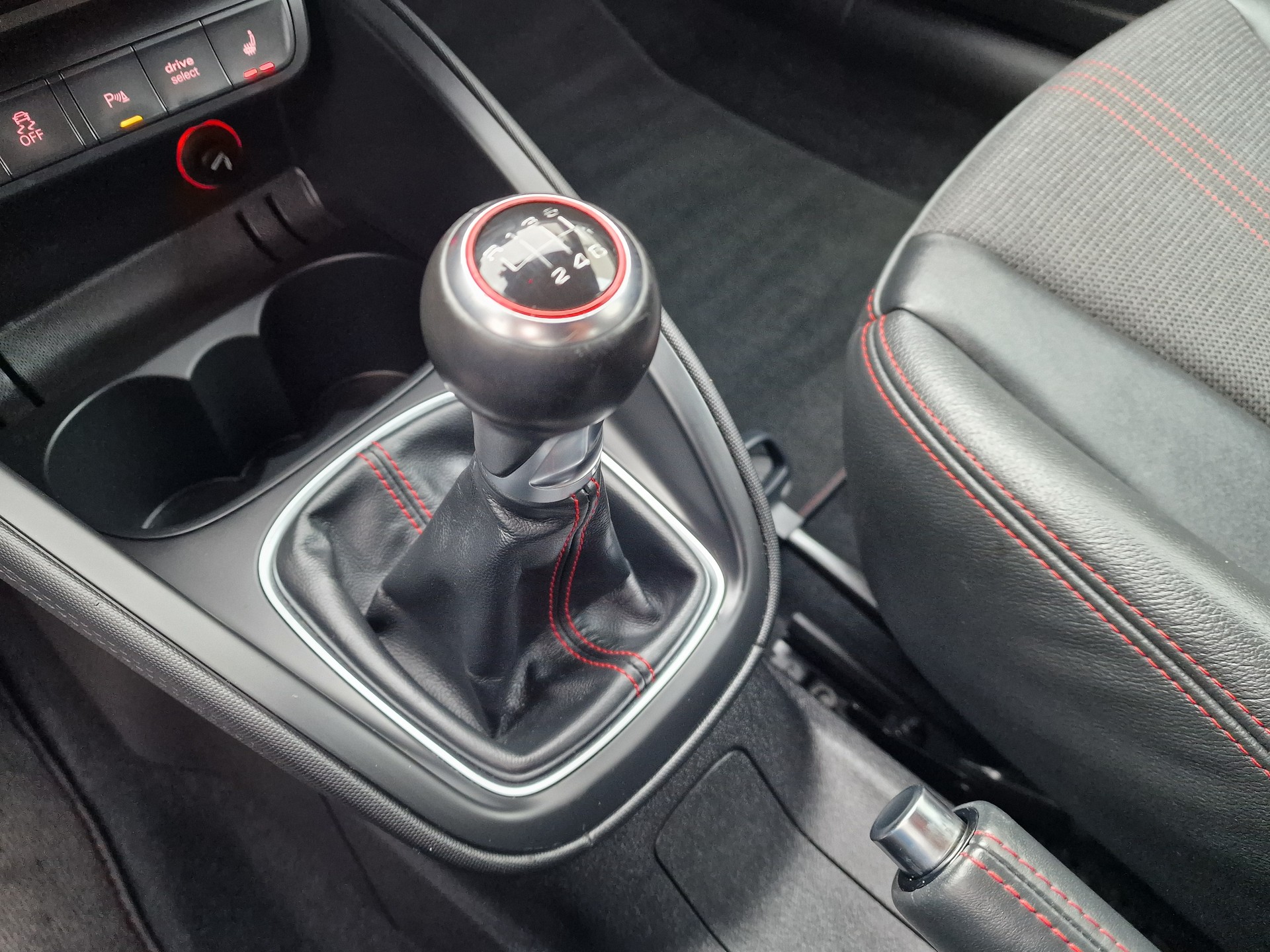 AUDI S1 Sportback 2.0 TFSI Sport quattro-image-26