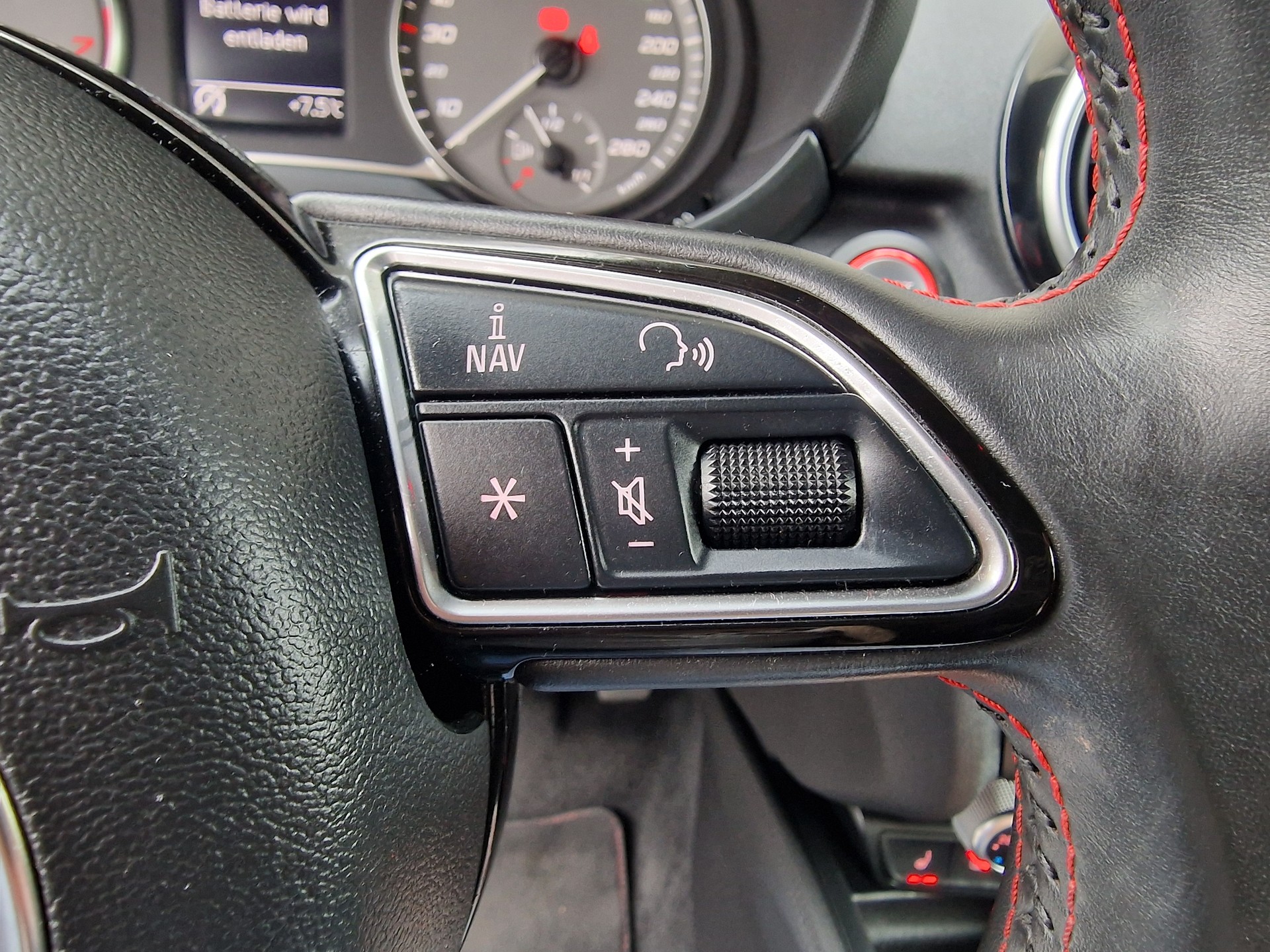 AUDI S1 Sportback 2.0 TFSI Sport quattro-image-19