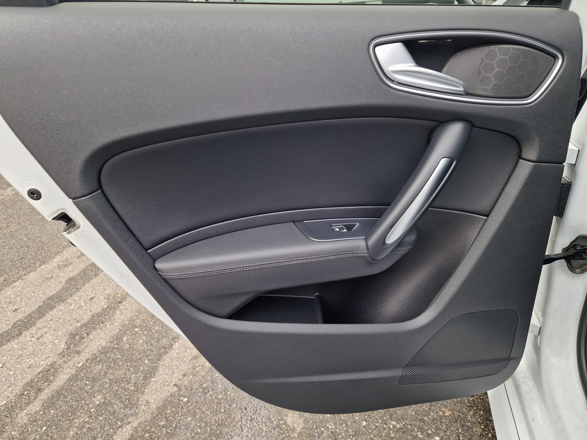 AUDI S1 Sportback 2.0 TFSI Sport quattro-image-13