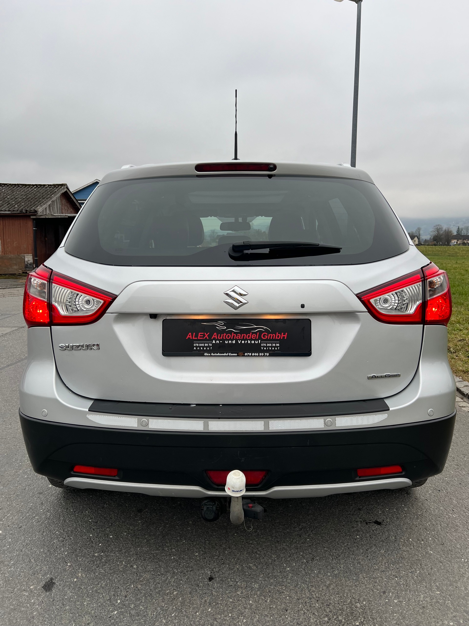 SUZUKI SX4 S-Cross 1.6 TD PizSulai Top 4WD TCSS-image-4