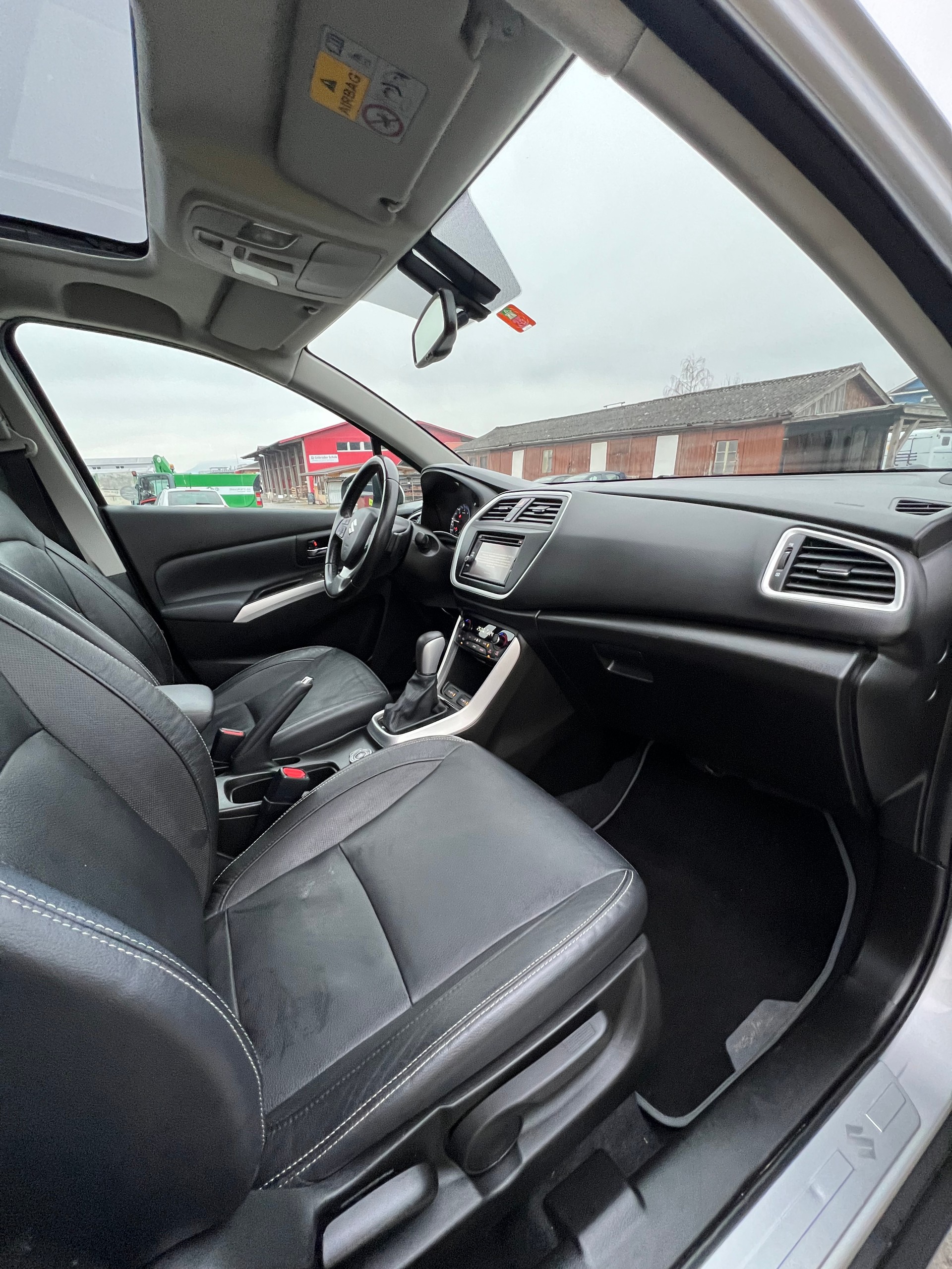 SUZUKI SX4 S-Cross 1.6 TD PizSulai Top 4WD TCSS-image-11
