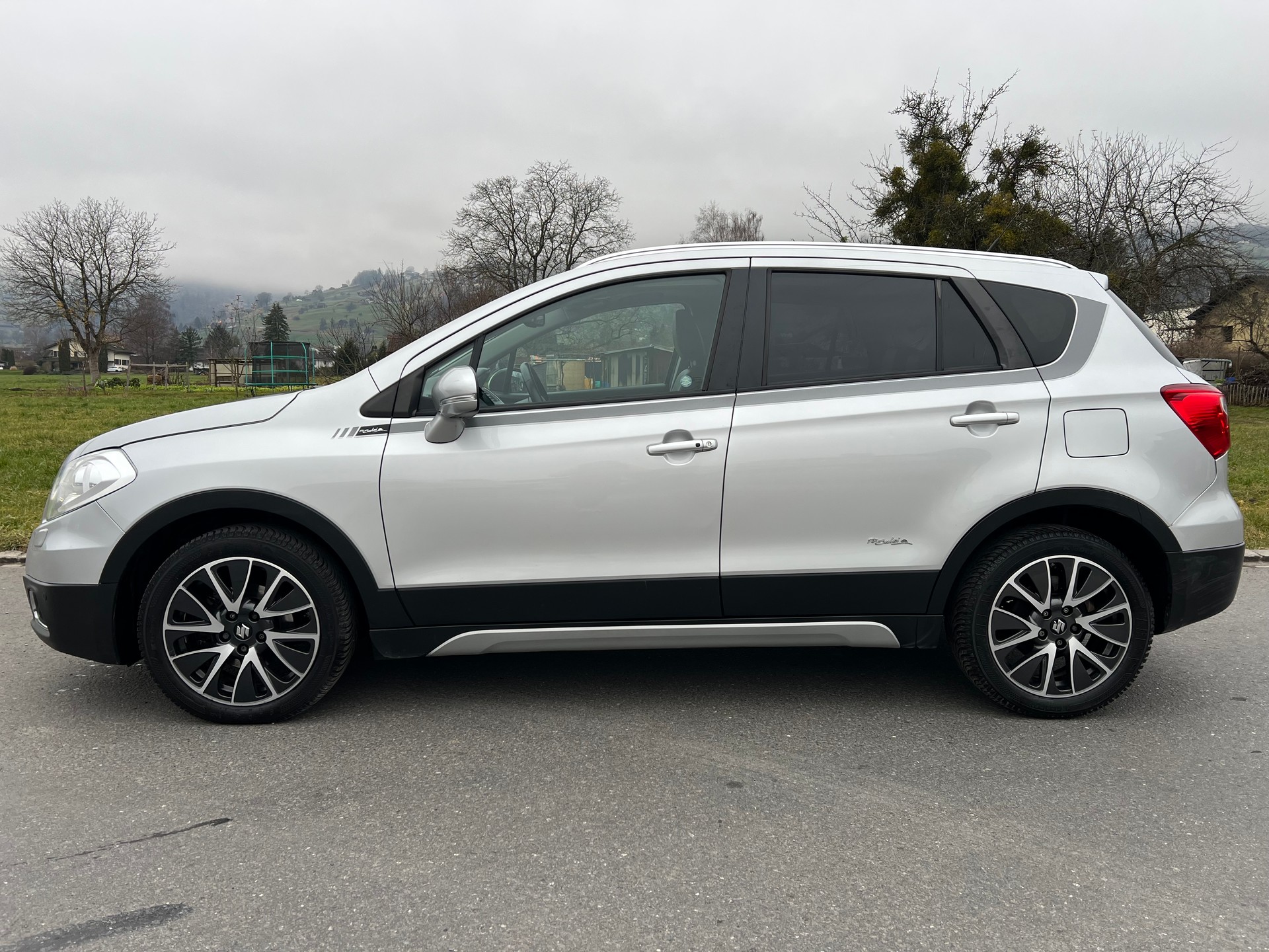 SUZUKI SX4 S-Cross 1.6 TD PizSulai Top 4WD TCSS-image-2