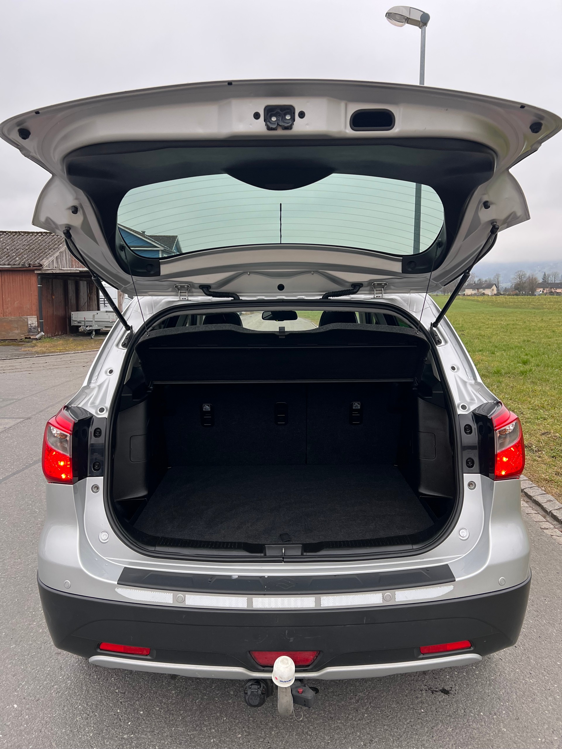 SUZUKI SX4 S-Cross 1.6 TD PizSulai Top 4WD TCSS-image-5
