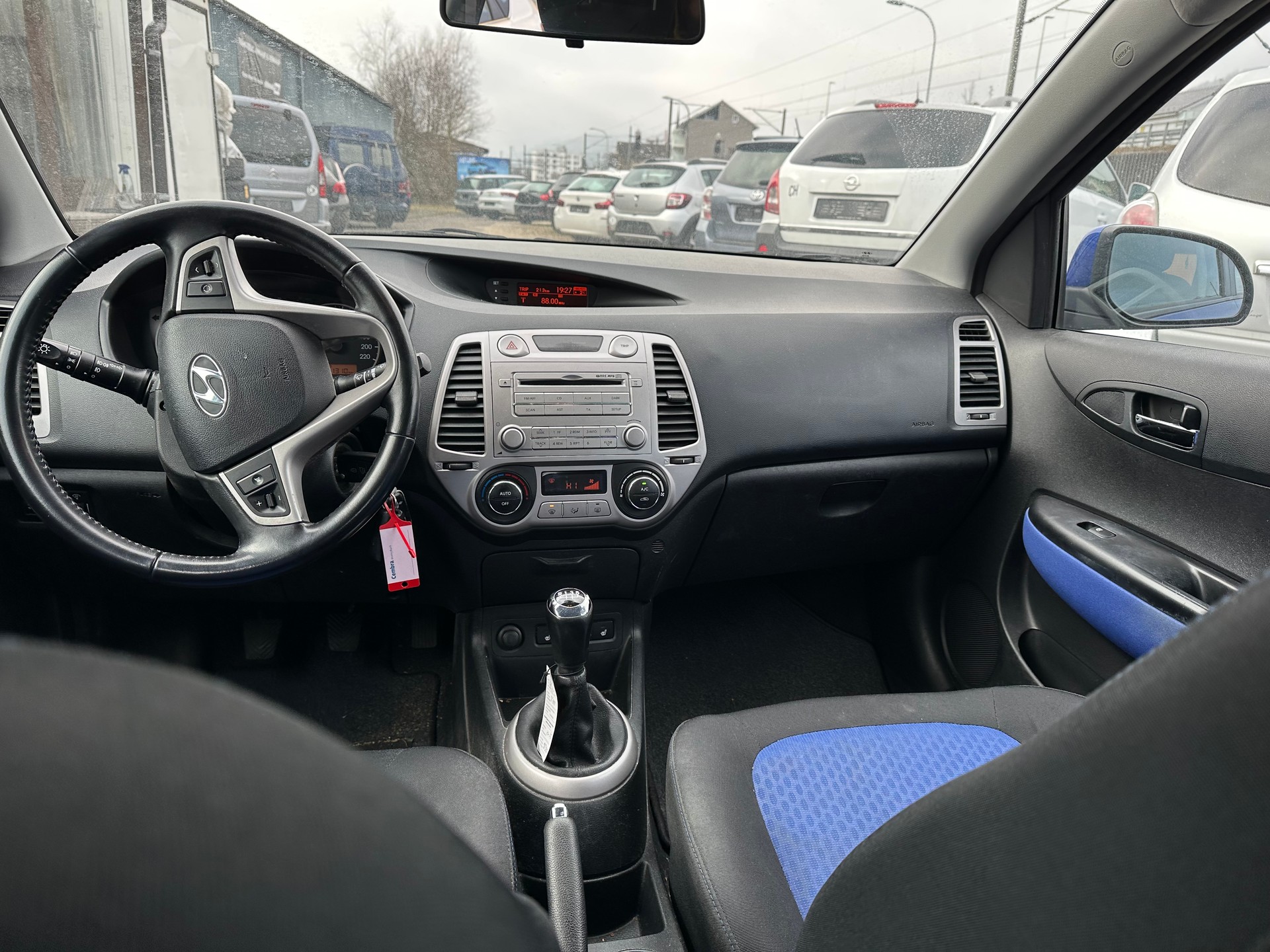 HYUNDAI i20 1.4 Swiss Plus Edition-image-3