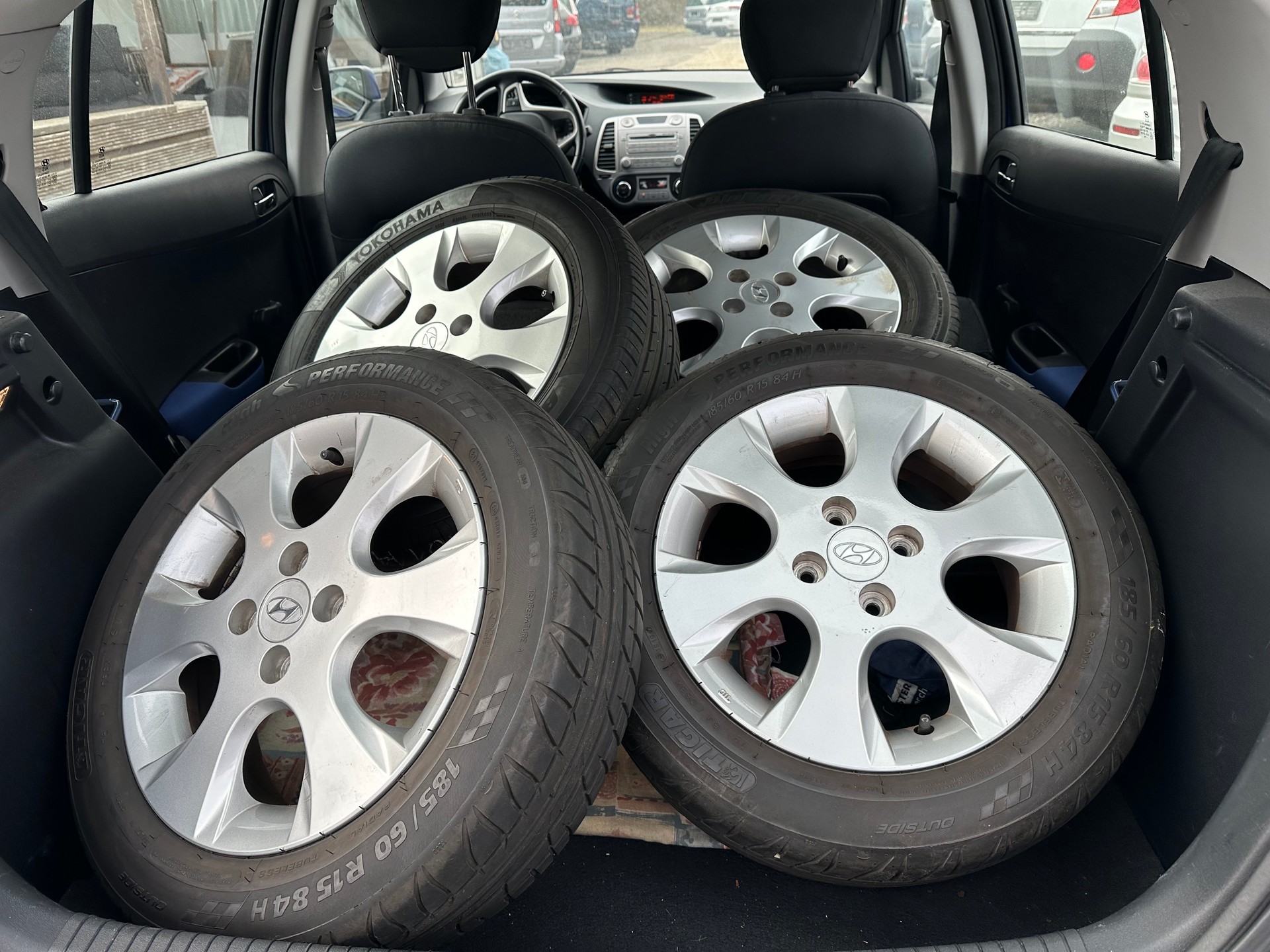 HYUNDAI i20 1.4 Swiss Plus Edition-image-2