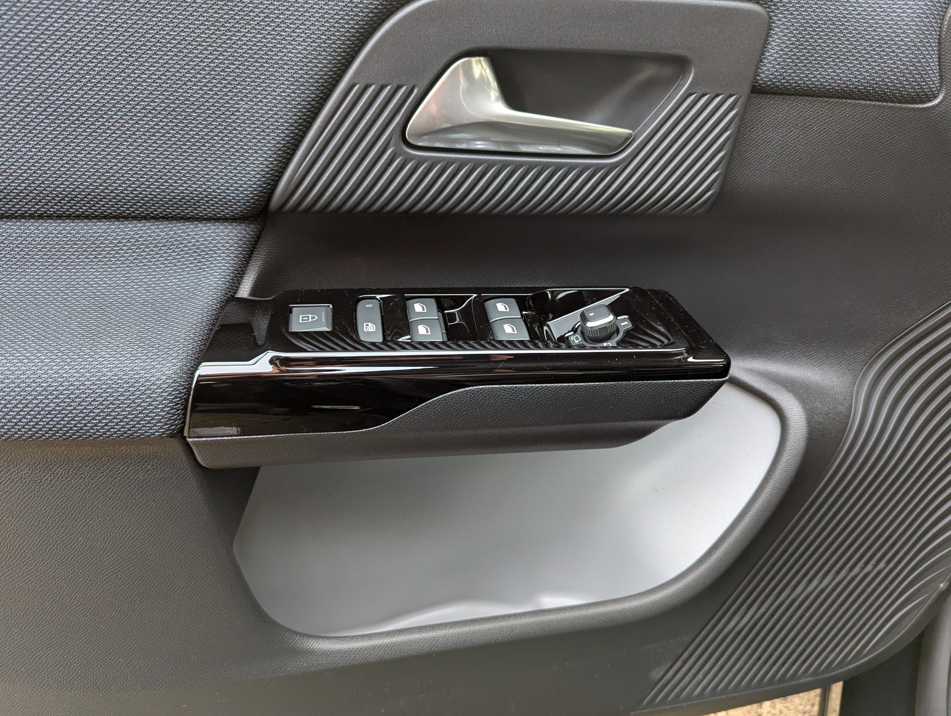 CITROEN C5 Aircross 1.2 HEV Plus Automat-image-15
