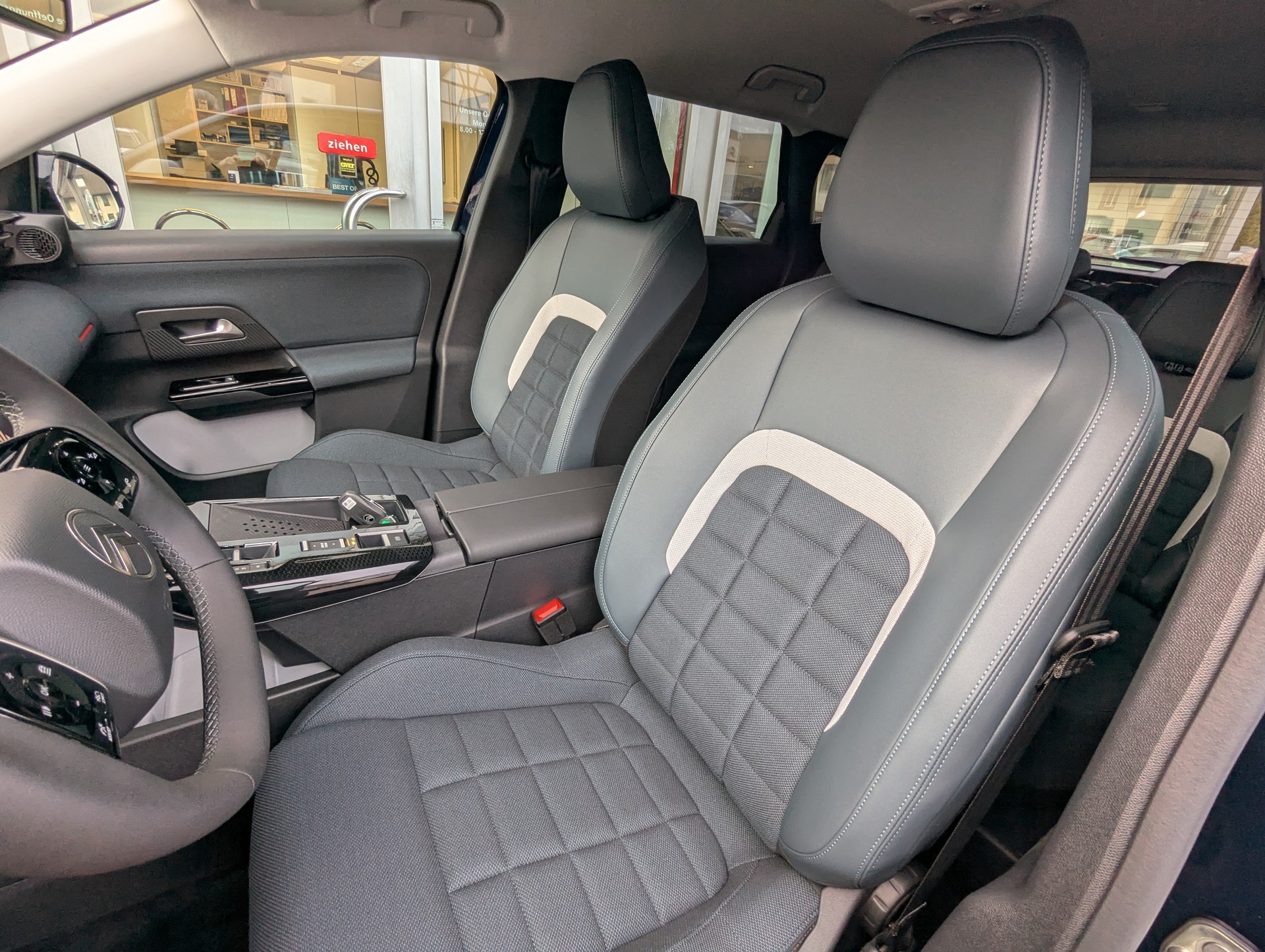 CITROEN C5 Aircross 1.2 HEV Plus Automat-image-13