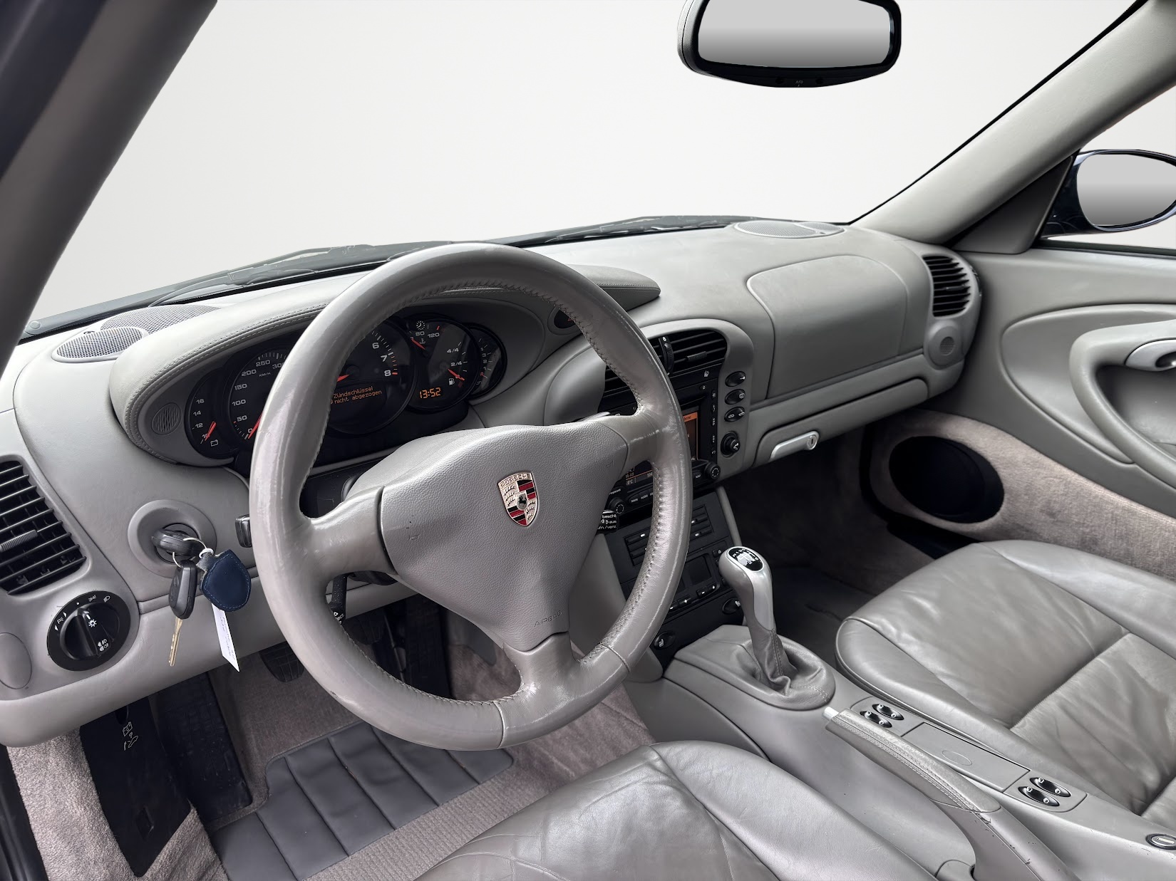 PORSCHE 911 Carrera 4 Cabrio-image-9