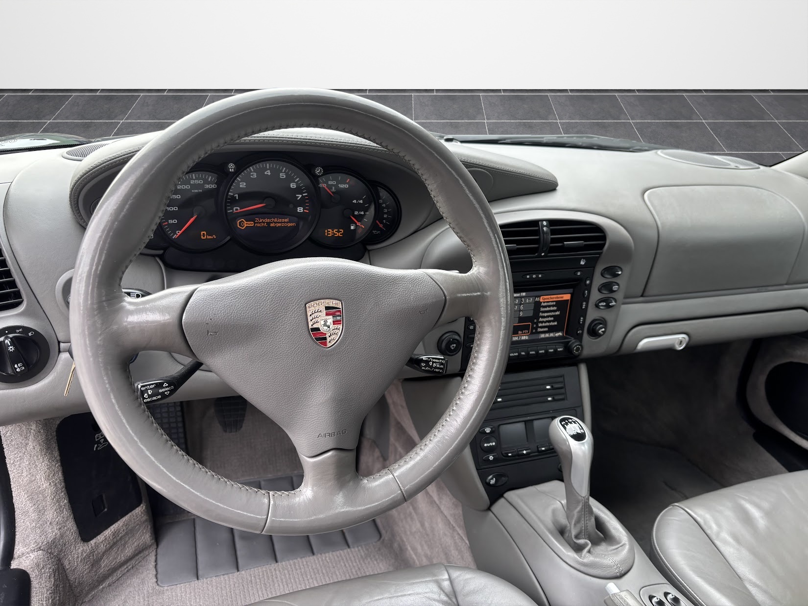 PORSCHE 911 Carrera 4 Cabrio-image-8