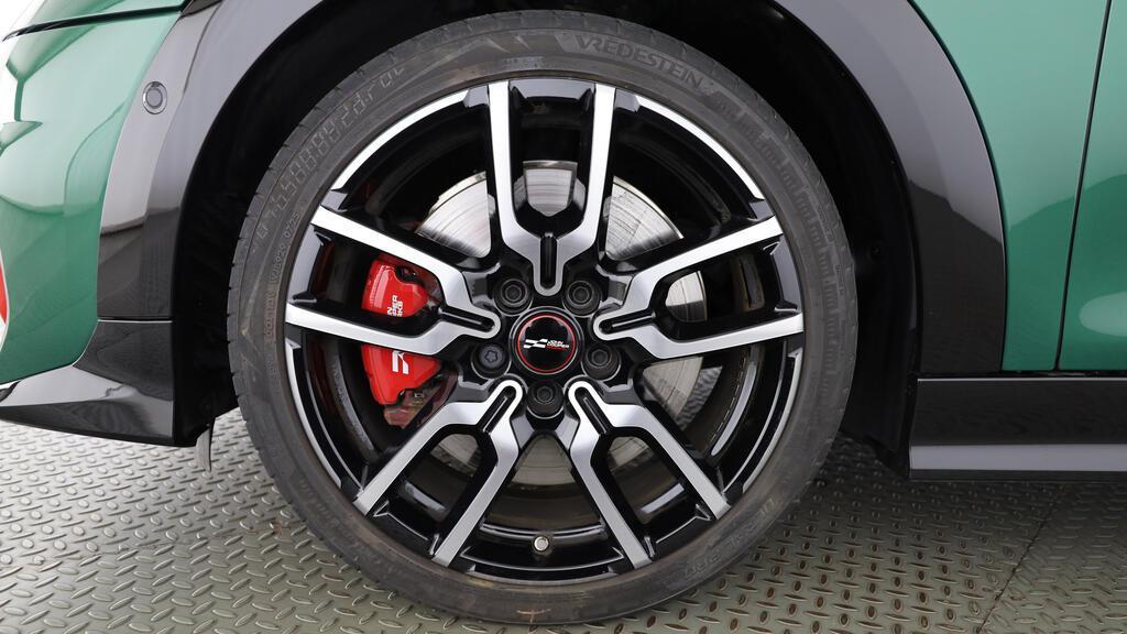 MINI John Cooper Works Cabrio-image-10