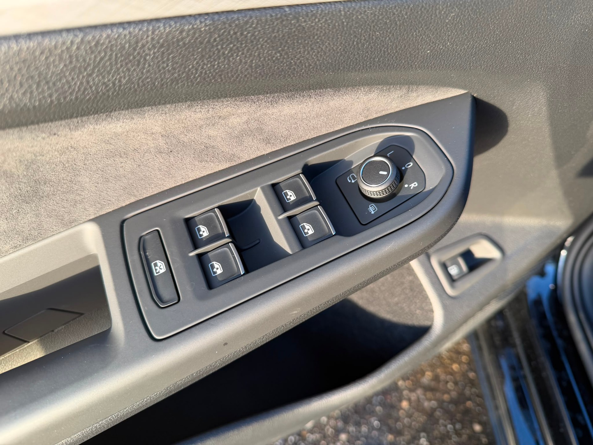 VW Golf 1.5 TSI PHEV Life-image-13