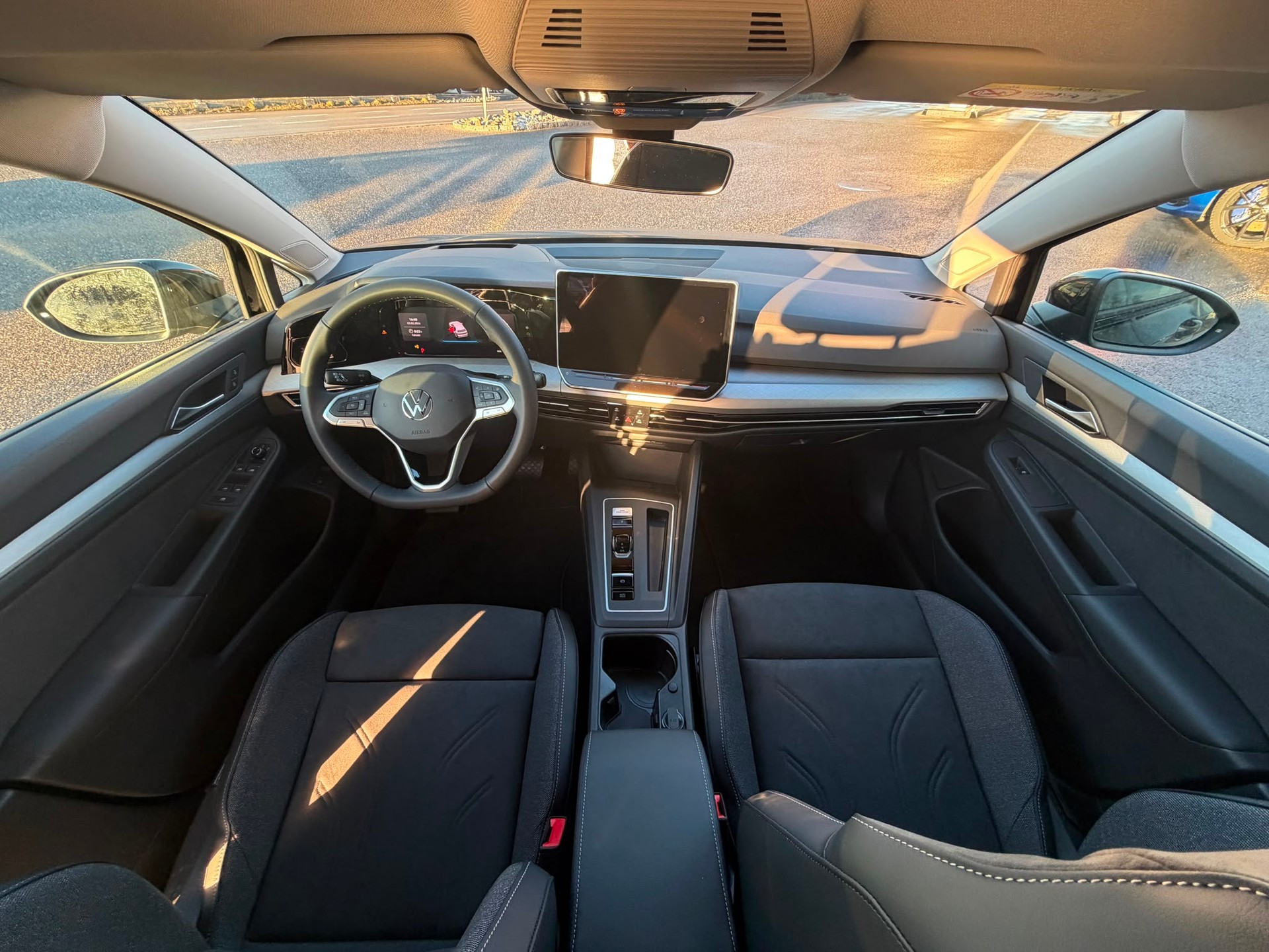 VW Golf 1.5 TSI PHEV Life-image-23