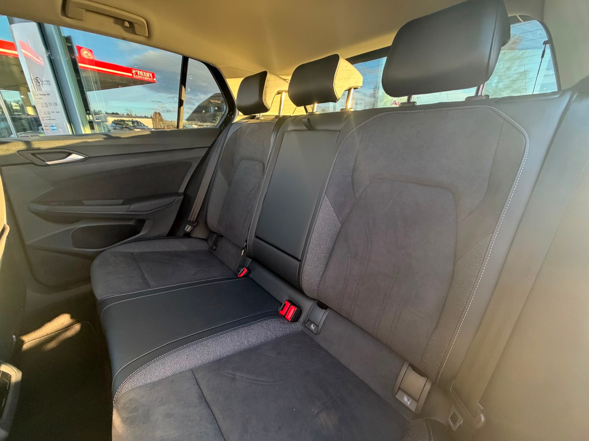 VW Golf 1.5 TSI PHEV Life-image-20