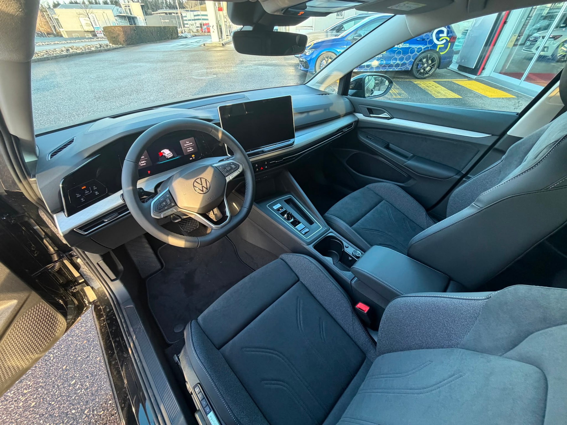 VW Golf 1.5 TSI PHEV Life-image-10