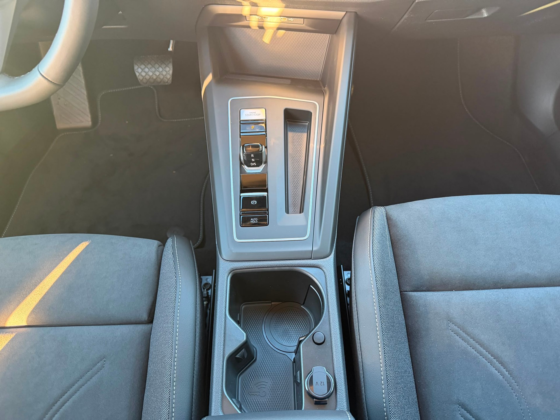 VW Golf 1.5 TSI PHEV Life-image-22