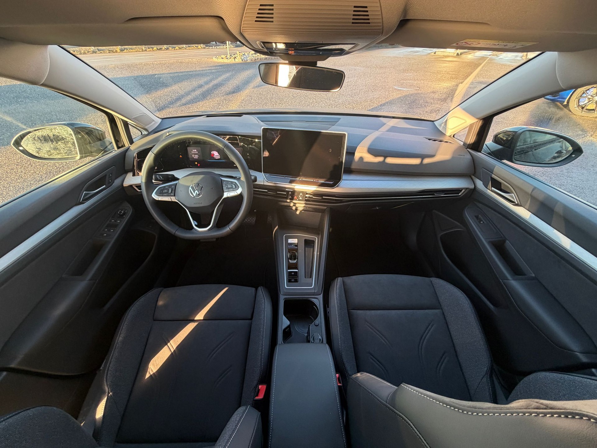 VW Golf 1.5 TSI PHEV Life-image-20