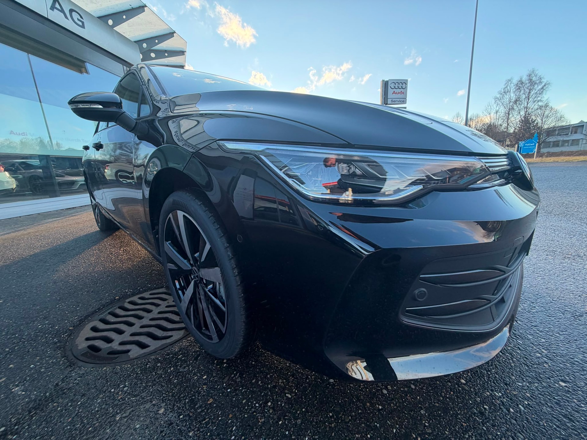 VW Golf 1.5 TSI PHEV Life-image-8