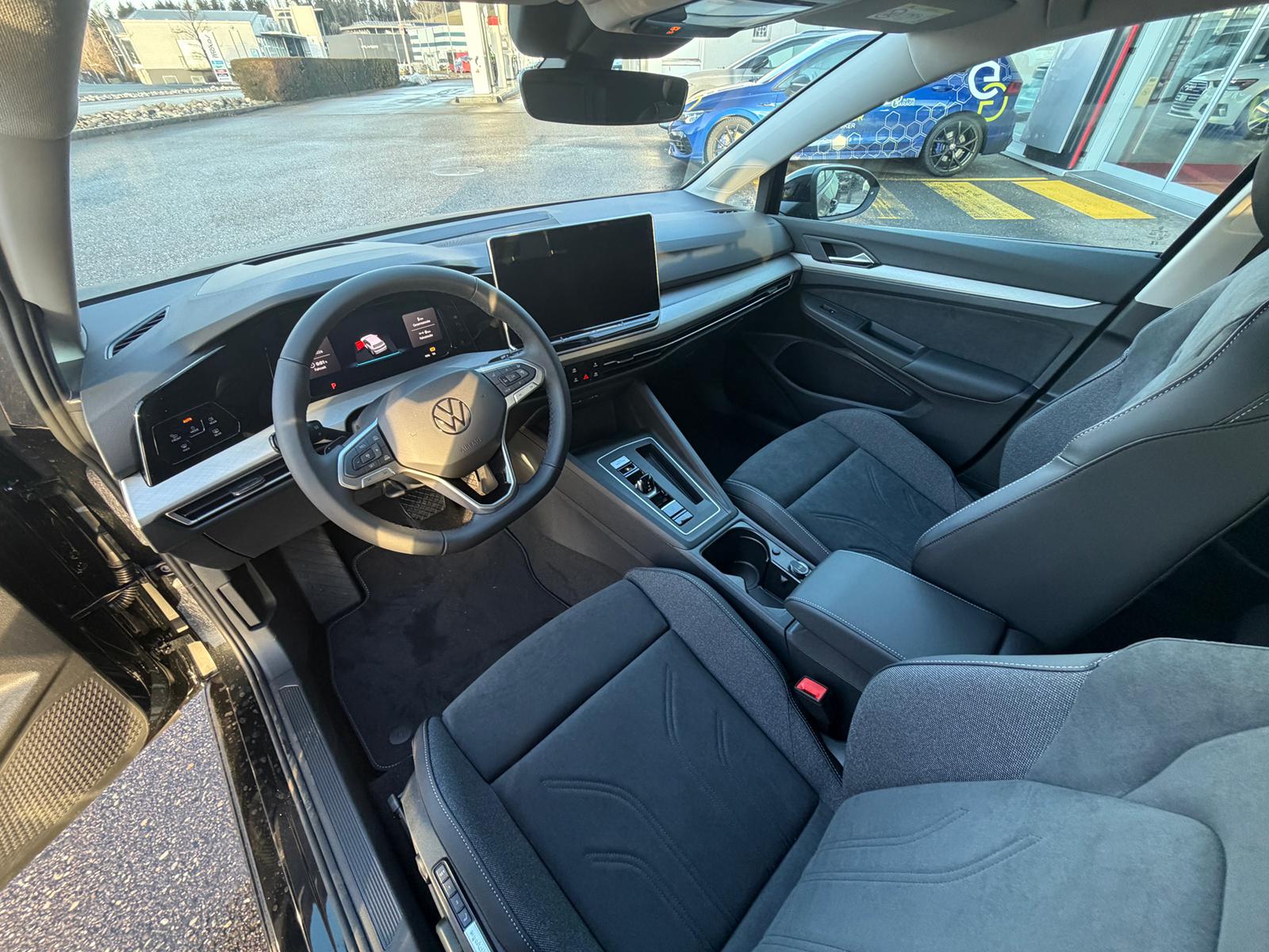 VW Golf 1.5 TSI PHEV Life-image-10