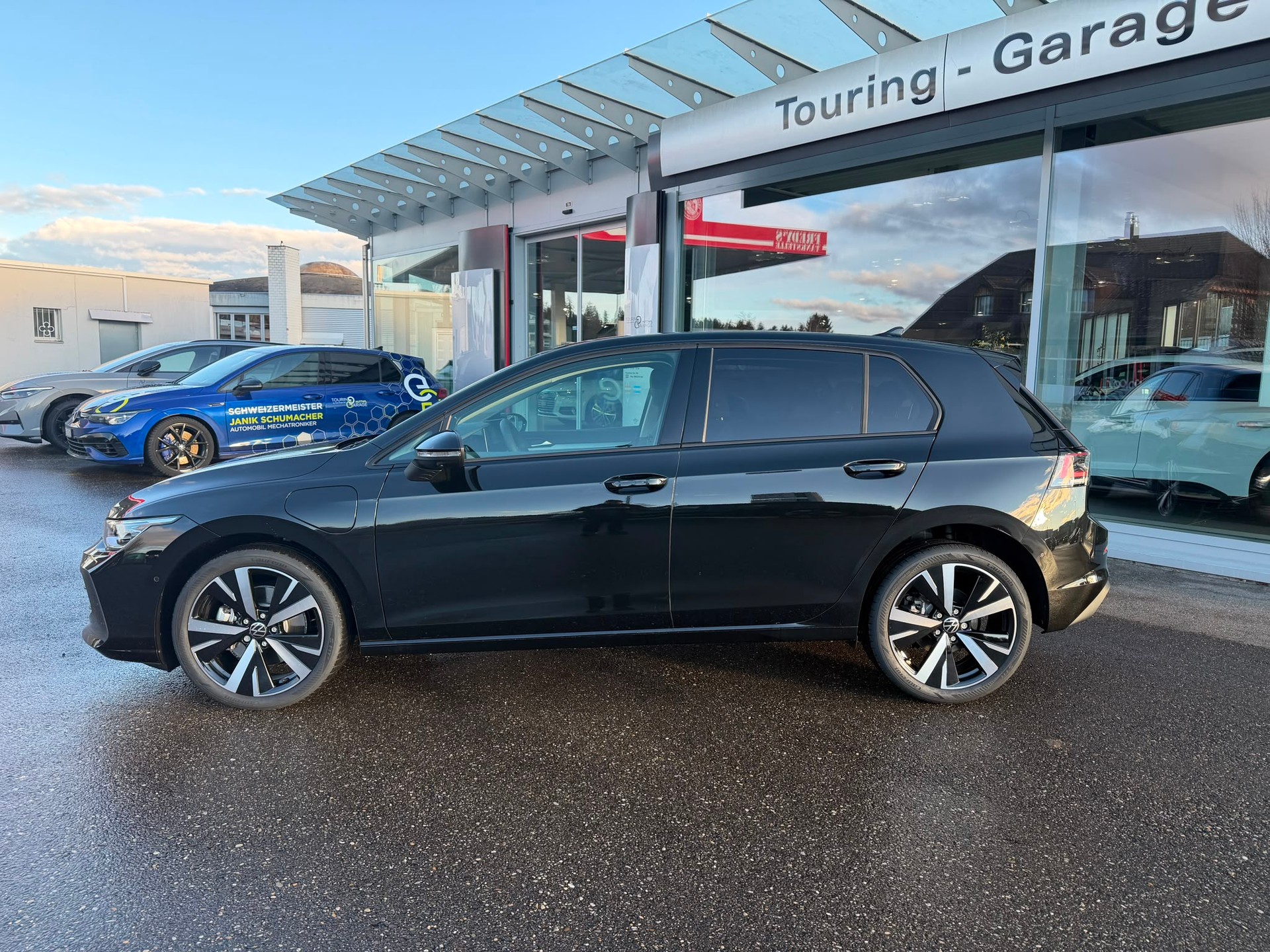 VW Golf 1.5 TSI PHEV Life-image-1