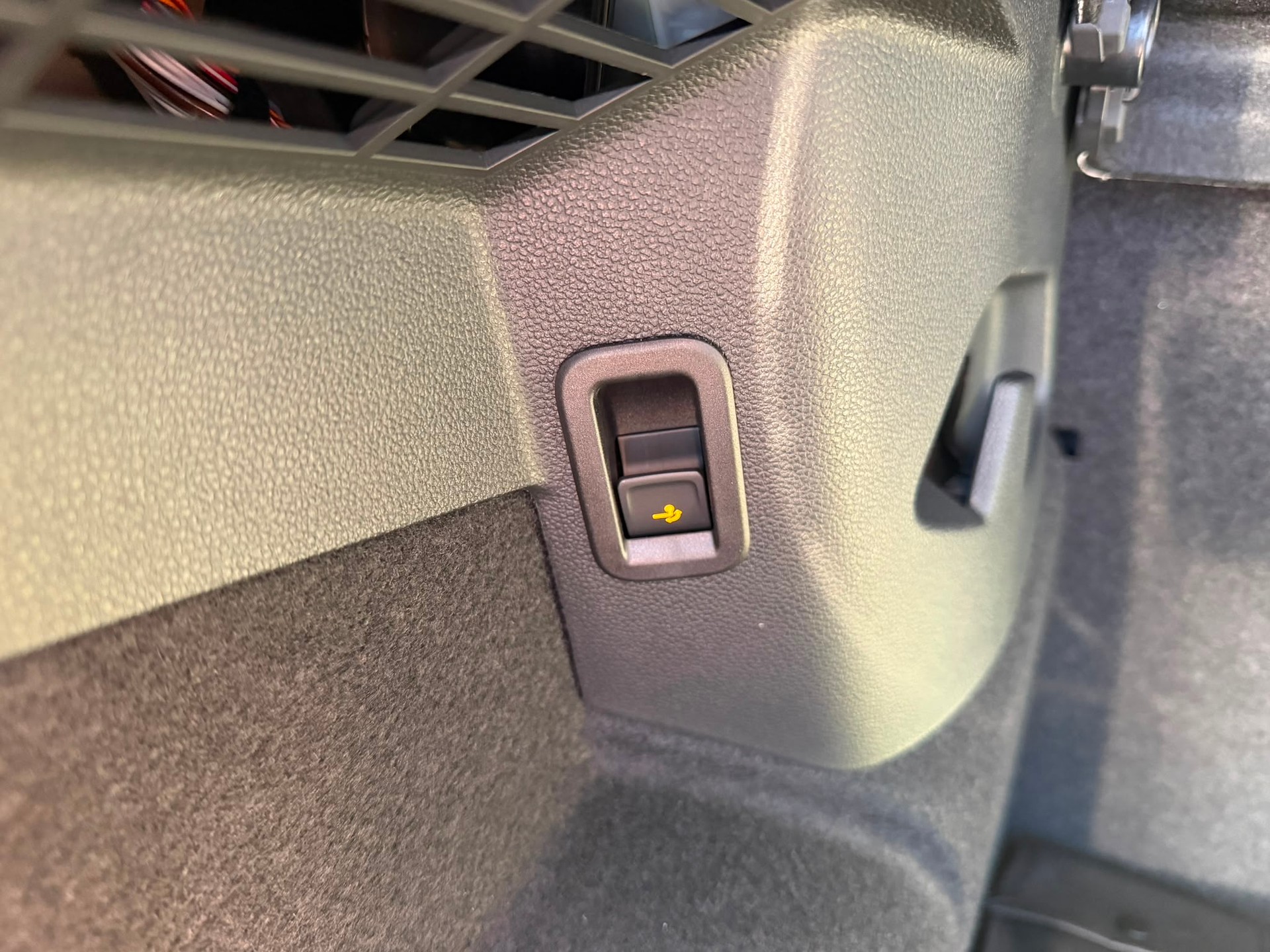 VW Golf 1.5 TSI PHEV Life-image-25