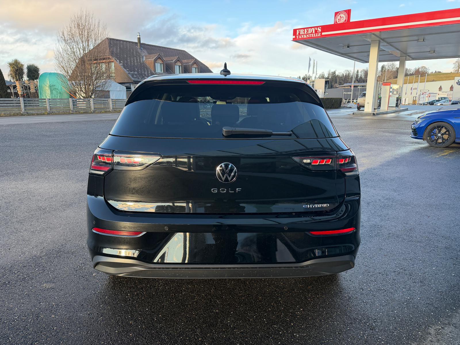 VW Golf 1.5 TSI PHEV Life-image-3