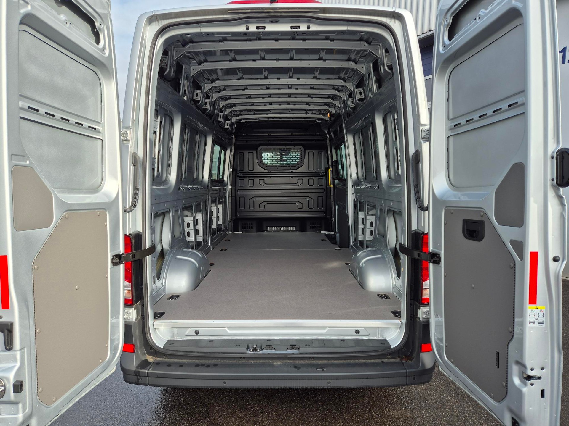 VW Crafter 35 2.0 BiTDI L4 HD A-image-4