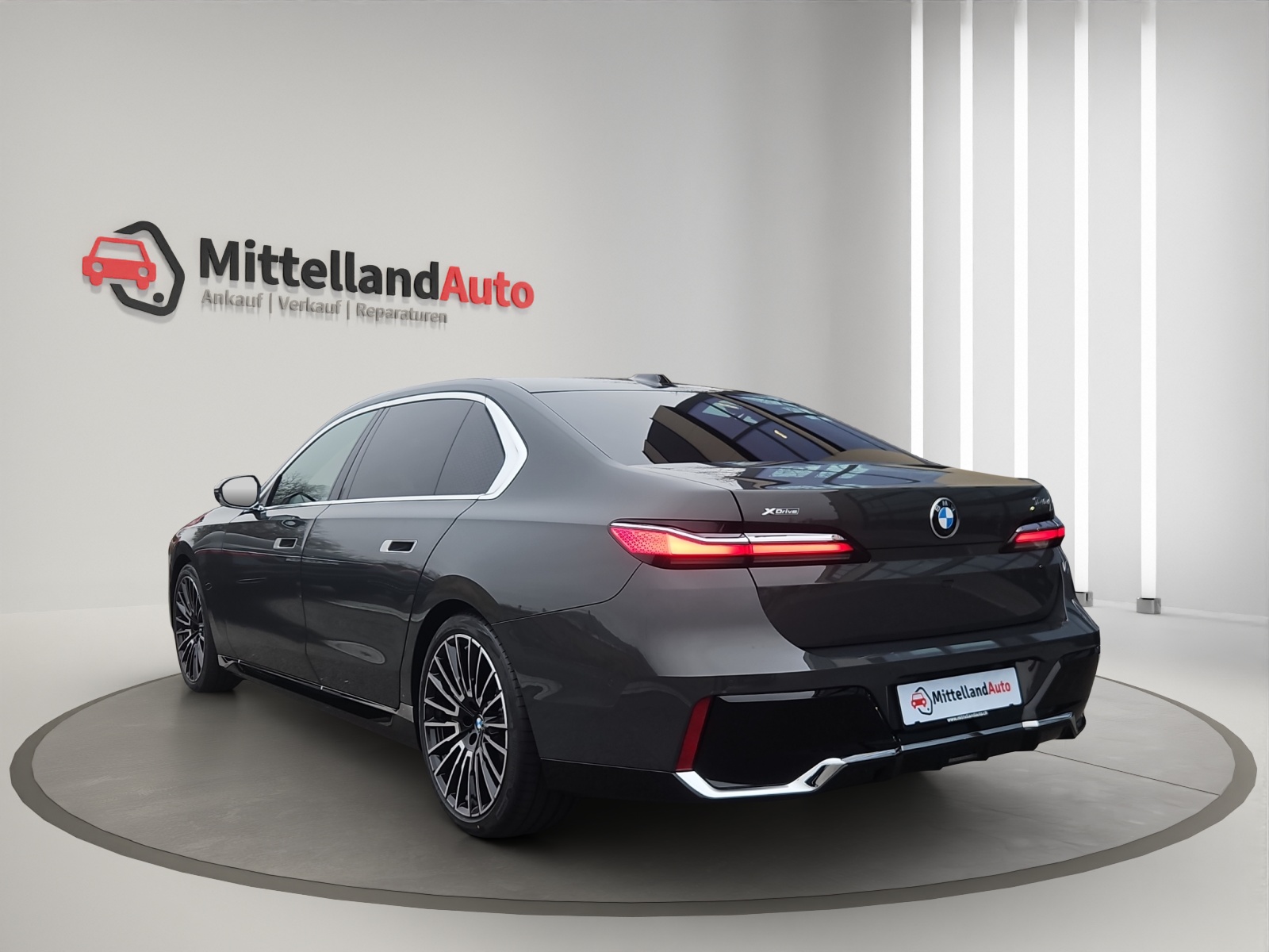 BMW 740d xDrive 48V M Sport Steptronic-image-12