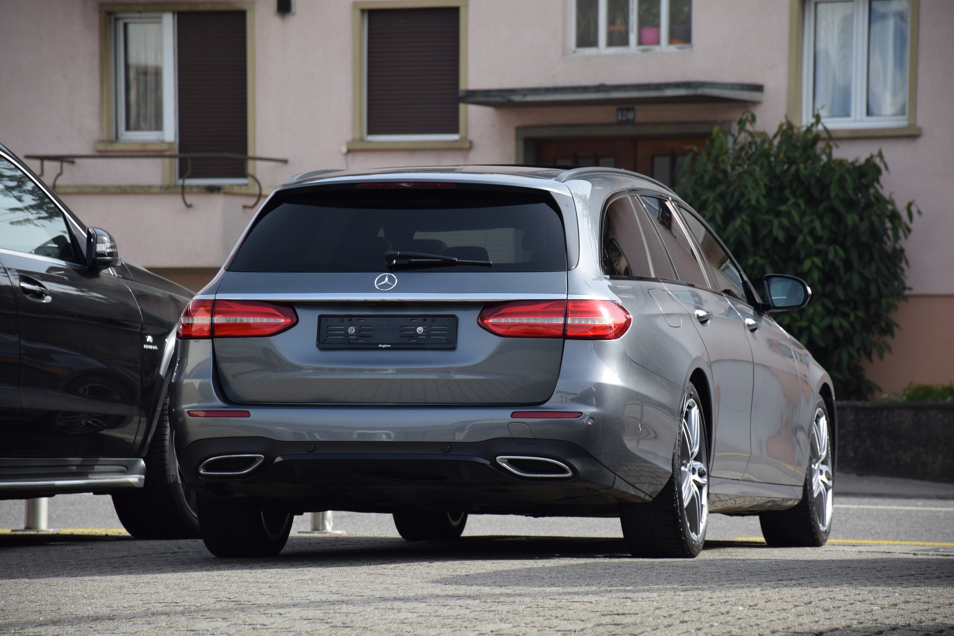 MERCEDES-BENZ E 220 d AMG Line 4Matic 9G-Tronic-image-6
