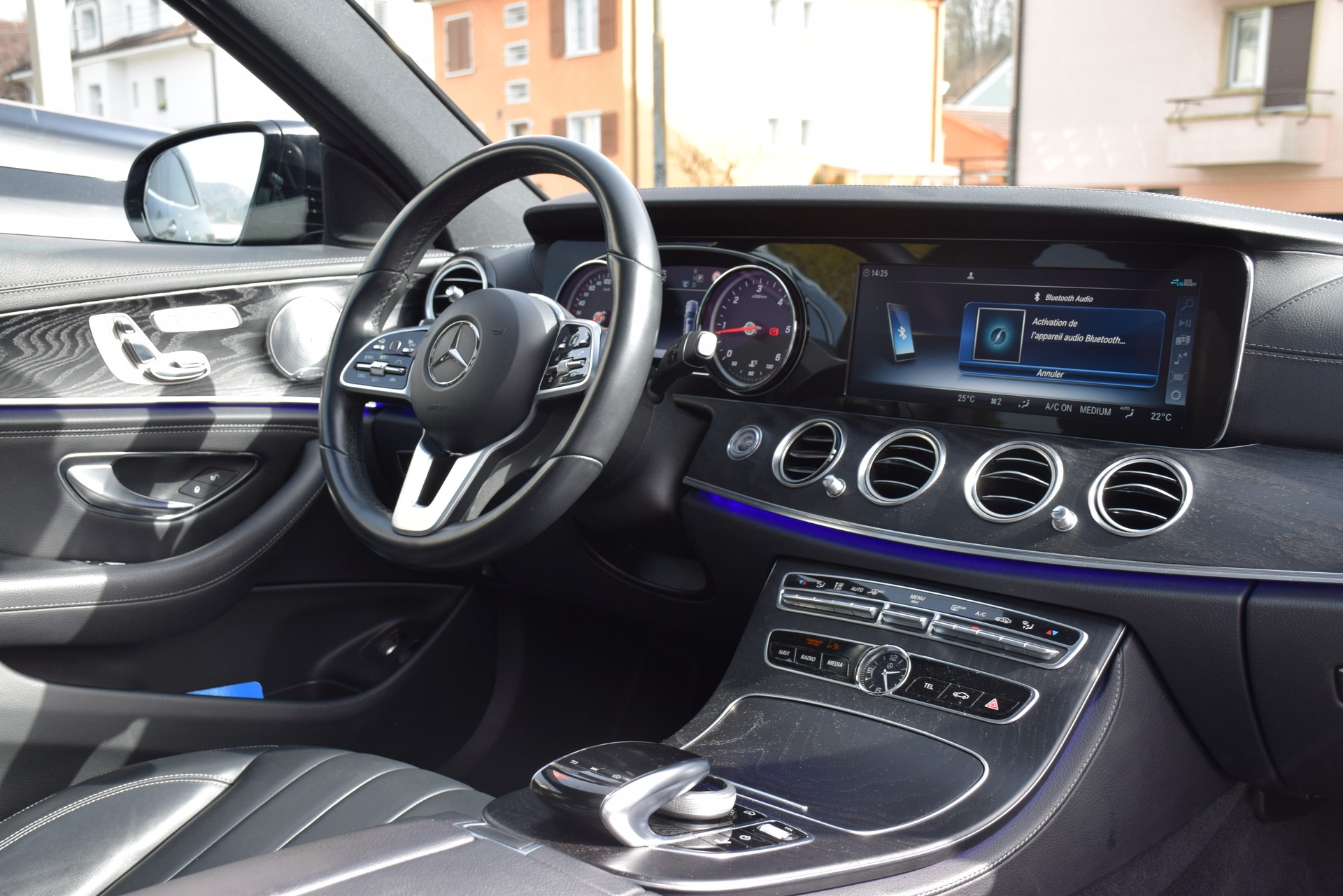MERCEDES-BENZ E 220 d AMG Line 4Matic 9G-Tronic-image-11