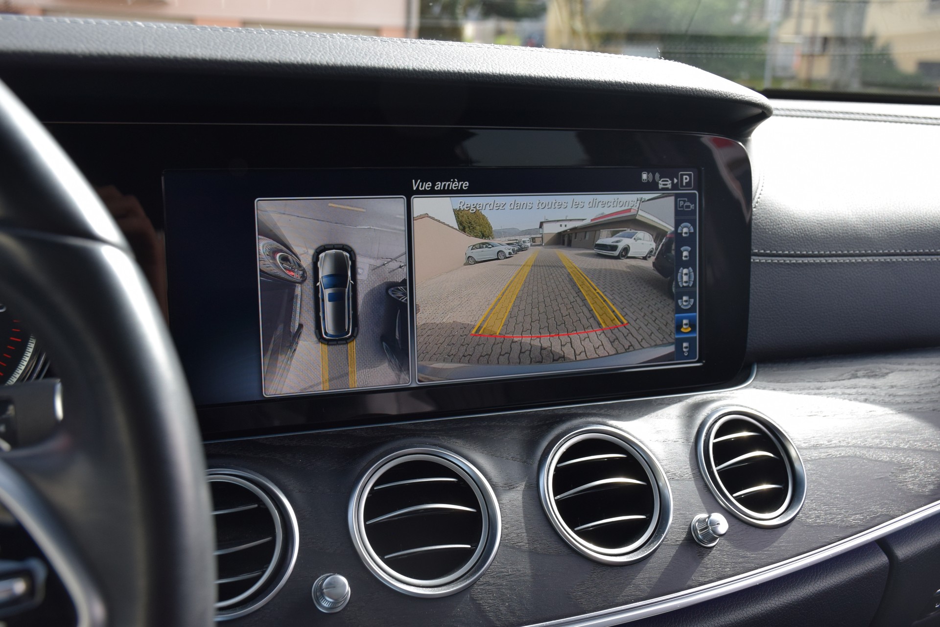 MERCEDES-BENZ E 220 d AMG Line 4Matic 9G-Tronic-image-15