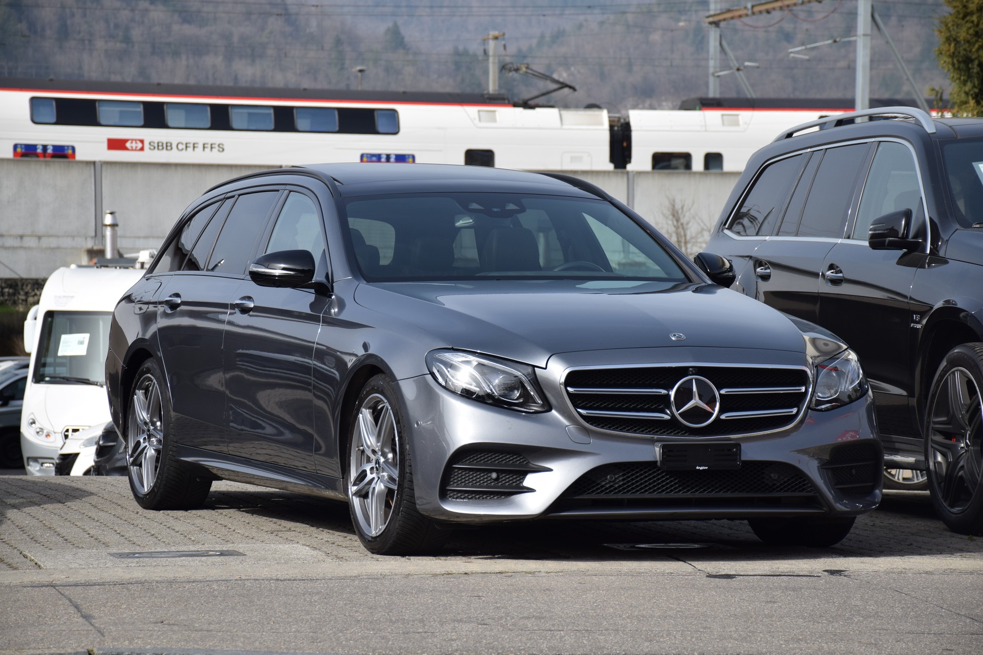 MERCEDES-BENZ E 220 d AMG Line 4Matic 9G-Tronic-image-2