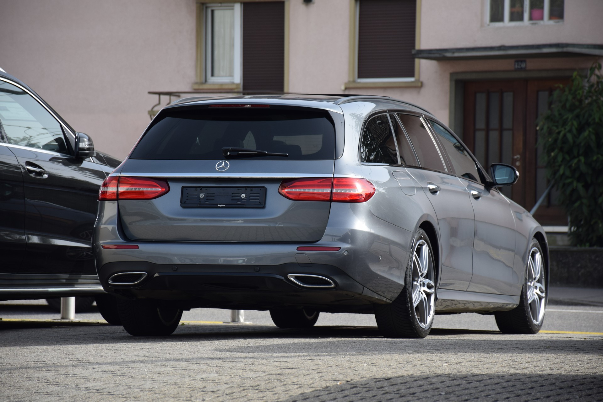MERCEDES-BENZ E 220 d AMG Line 4Matic 9G-Tronic-image-5