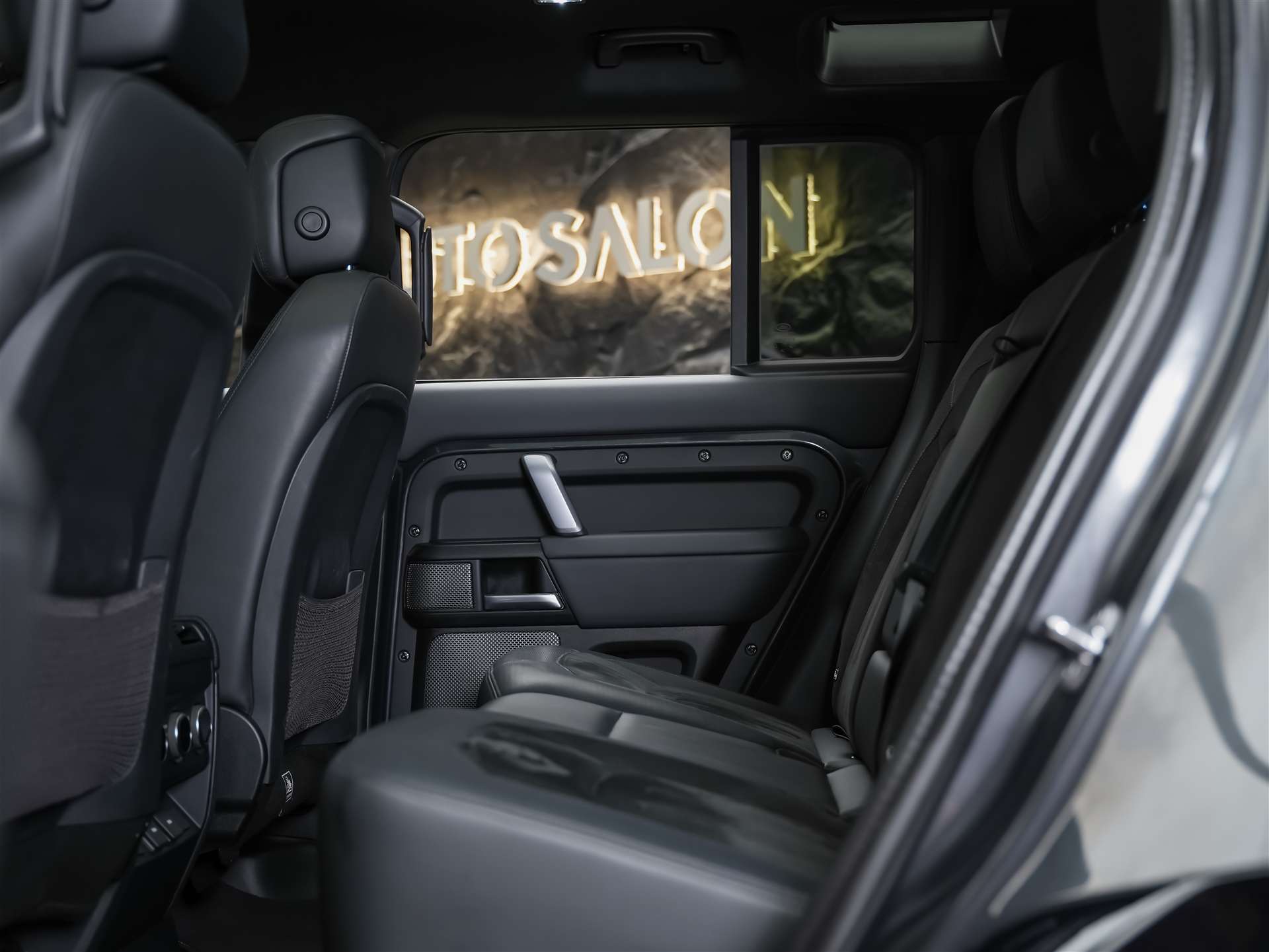 LAND ROVER Defender 110 5.0 V8 SC *URBAN*24" Felgen*Werksgarantie*AHK*-image-12