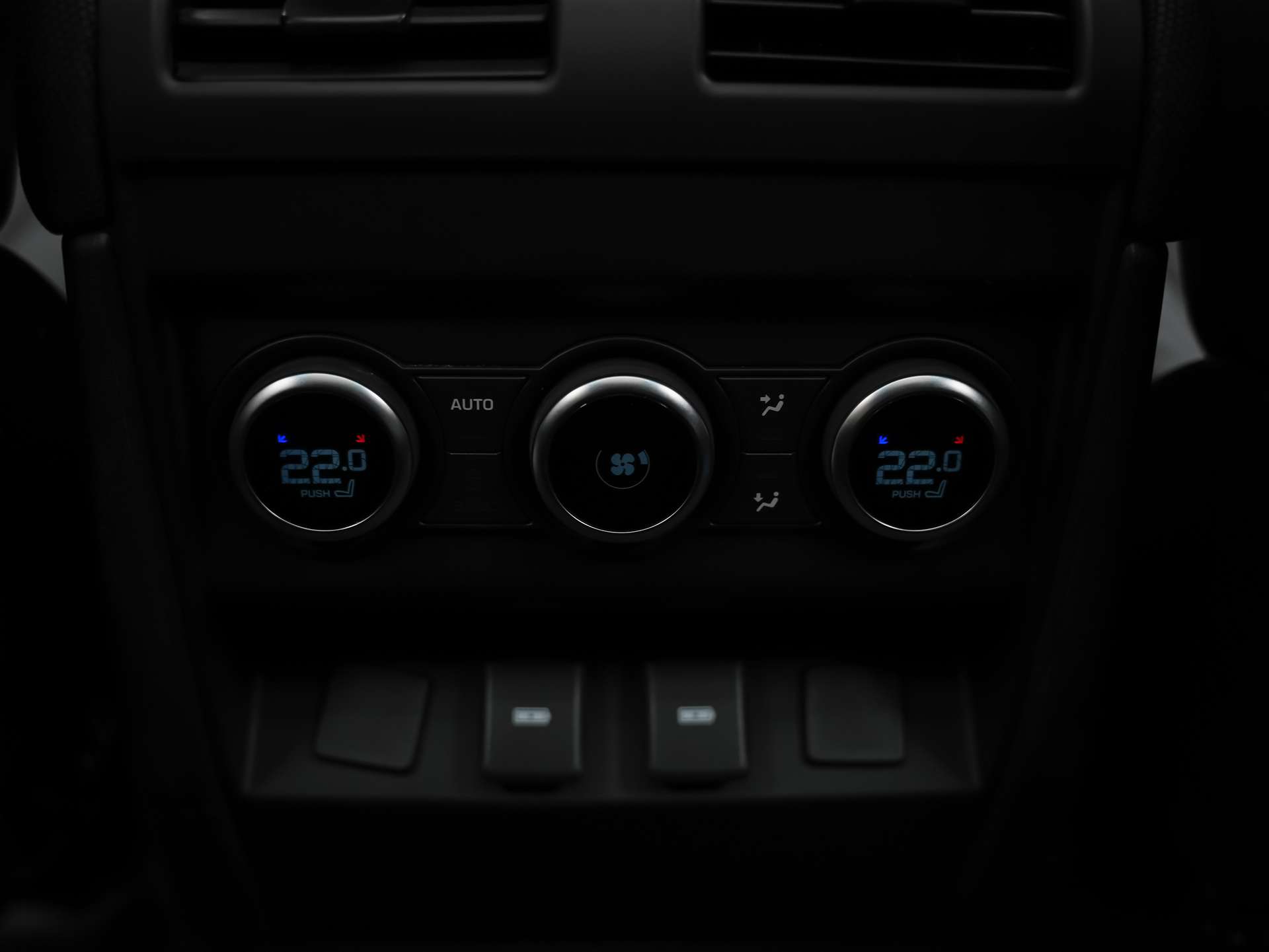 LAND ROVER Defender 110 5.0 V8 SC *URBAN*24" Felgen*Werksgarantie*AHK*-image-14