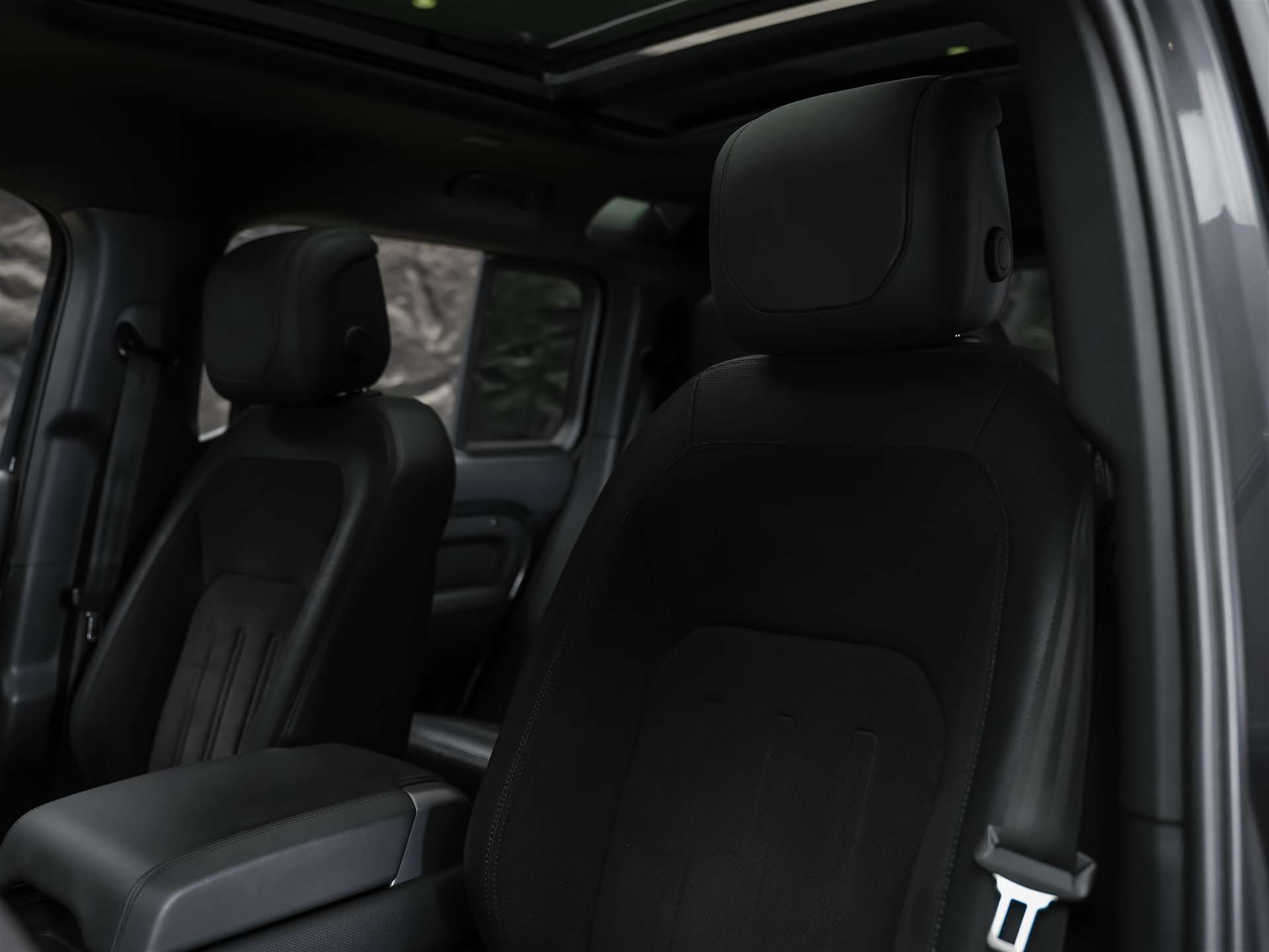 LAND ROVER Defender 110 5.0 V8 SC *URBAN*24" Felgen*Werksgarantie*AHK*-image-9