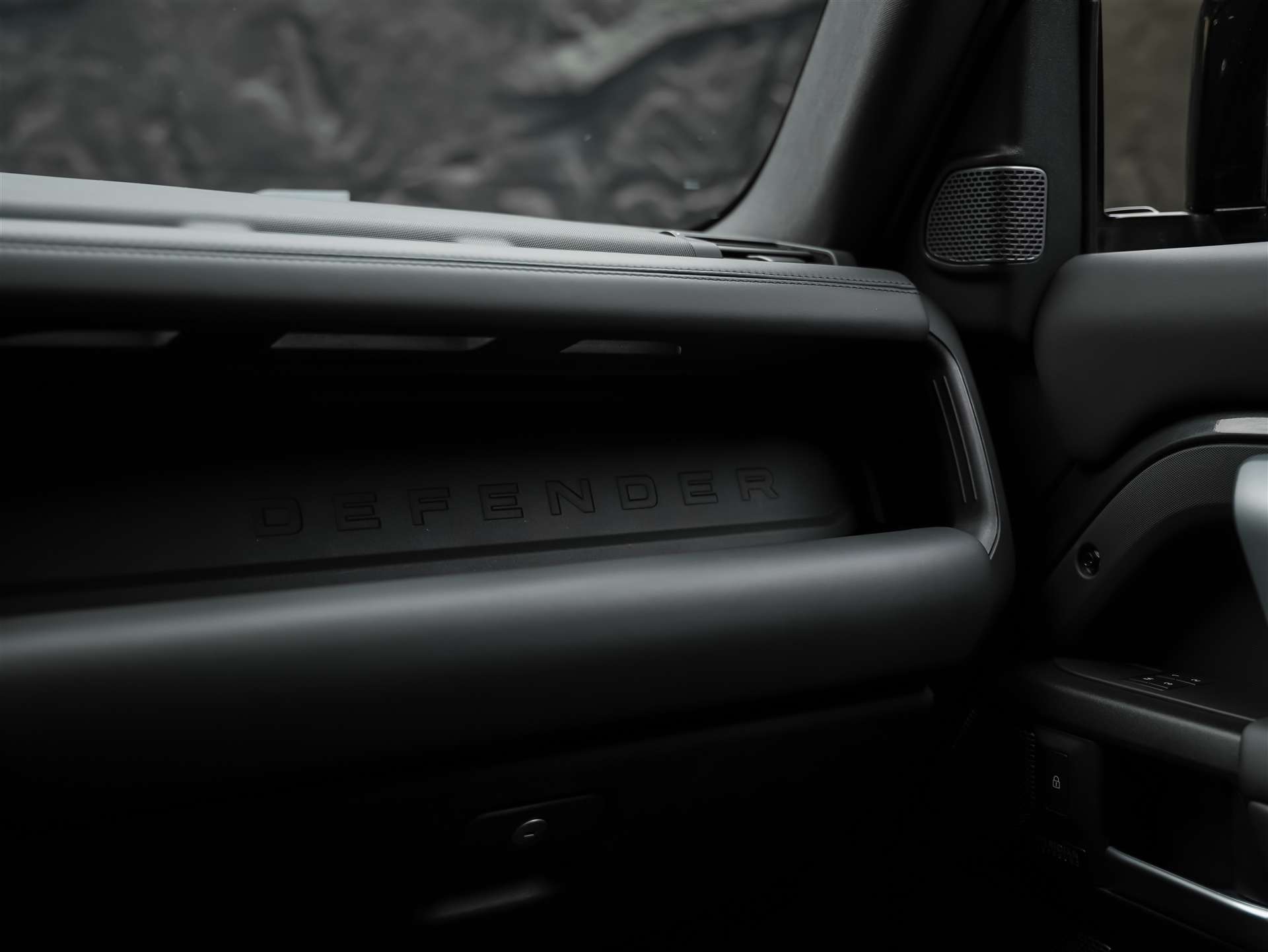 LAND ROVER Defender 110 5.0 V8 SC *URBAN*24" Felgen*Werksgarantie*AHK*-image-23