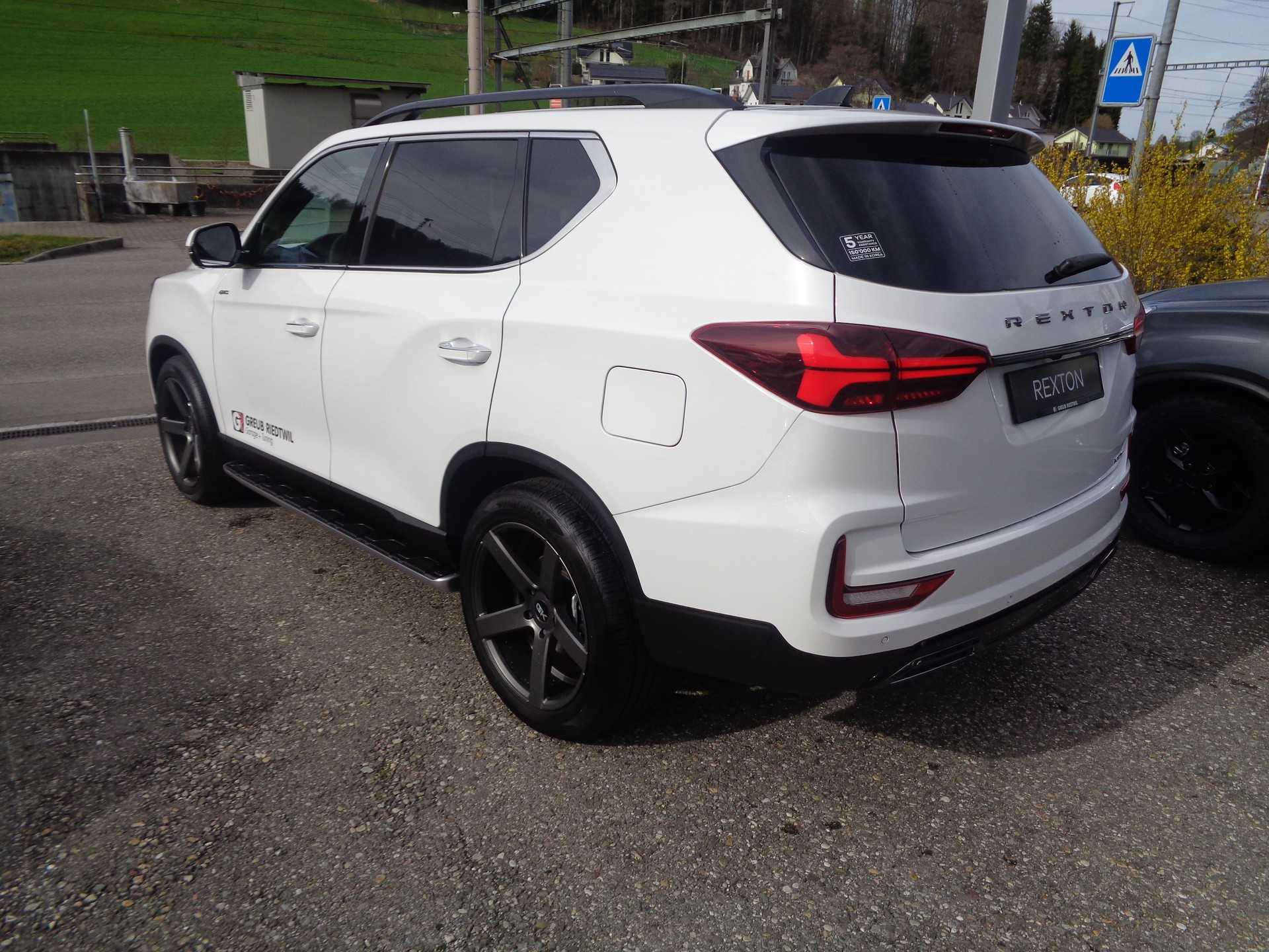 KGM-SsangYong Rexton 2.2 CRDi Blackline 4WD AT-showroom-element-3