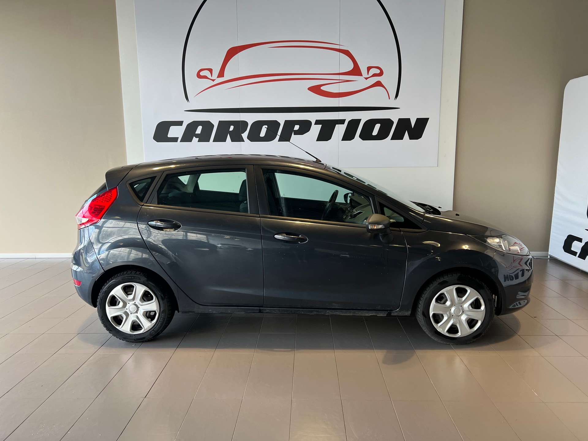 FORD Fiesta 1.4 16V Titanium-showroom-element-3