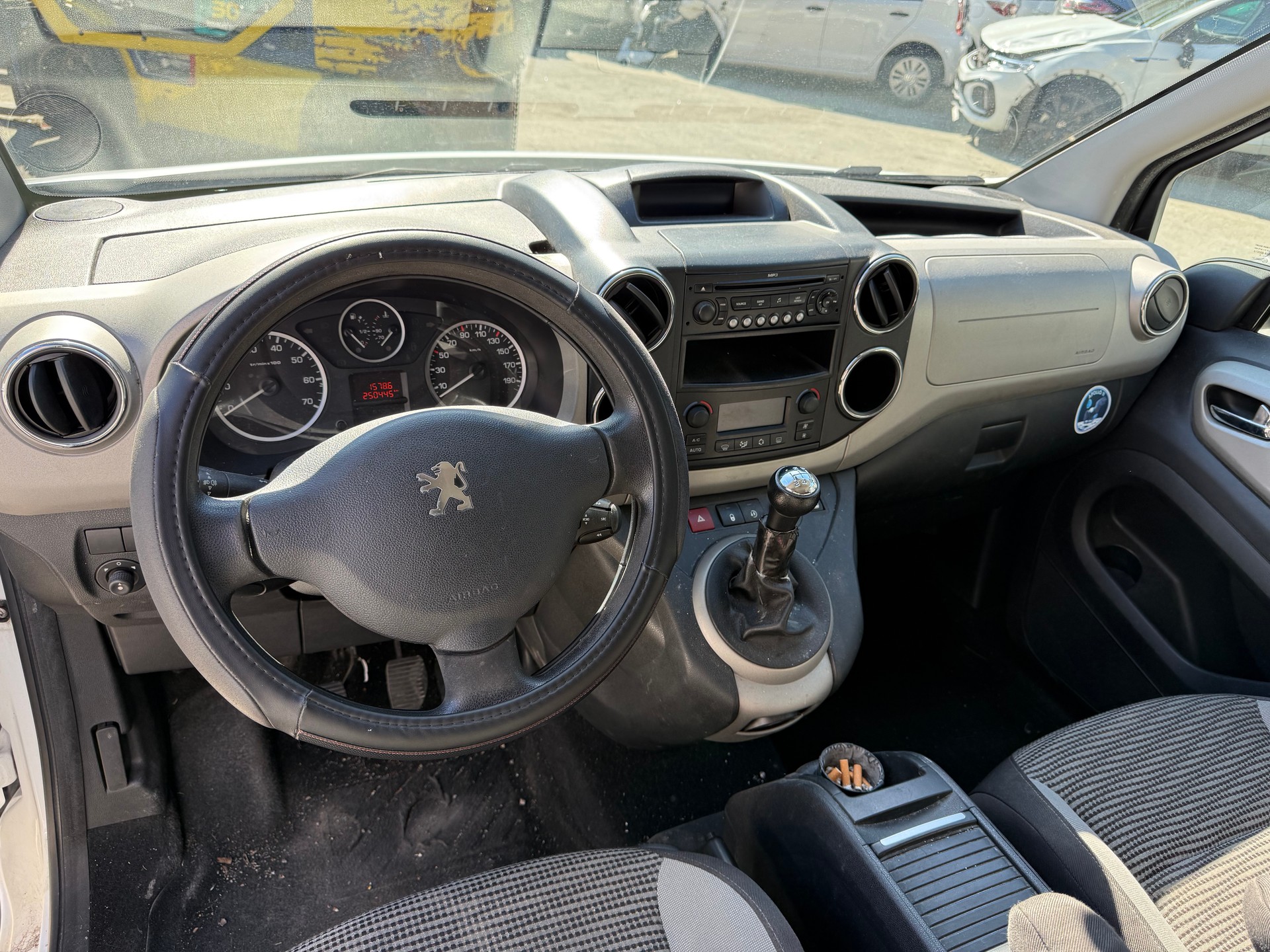 PEUGEOT Partner 1.6 HDI Trendy Clim (Pack)-image-9