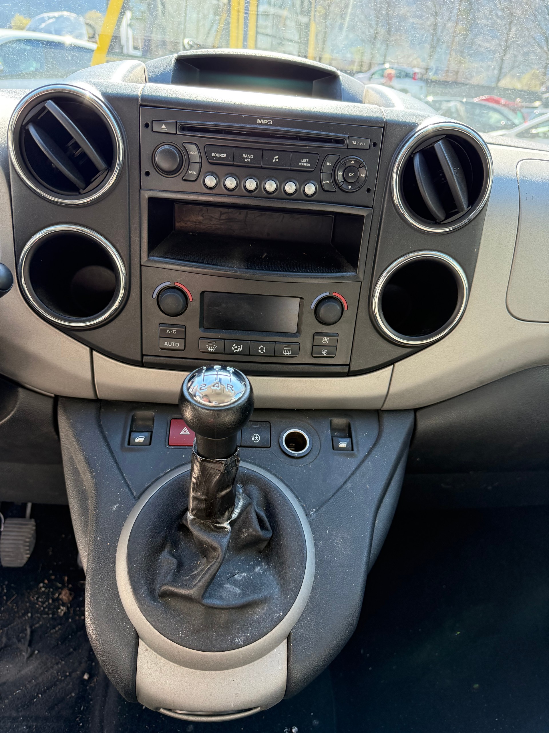 PEUGEOT Partner 1.6 HDI Trendy Clim (Pack)-image-11