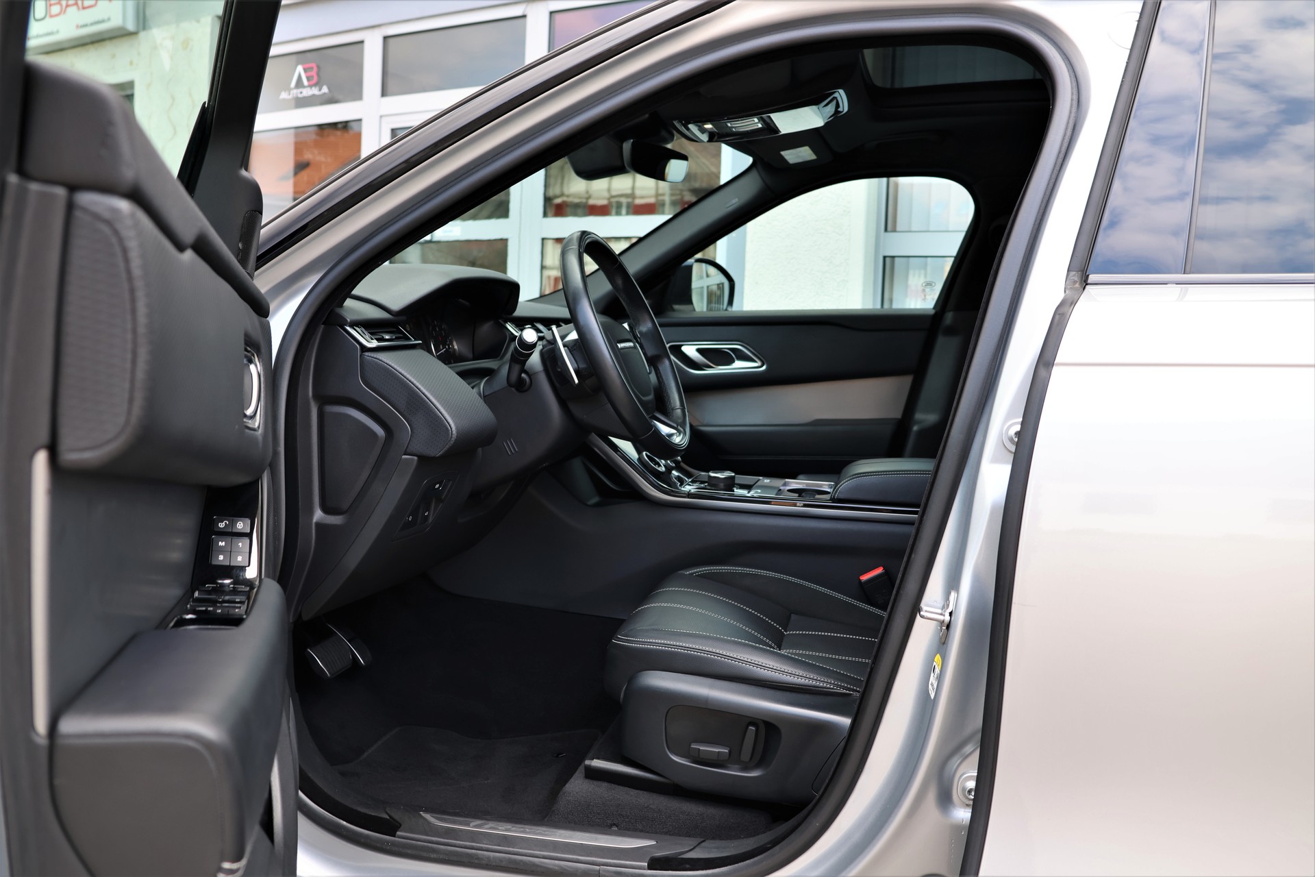 LAND ROVER Range Rover Velar P 250 Automatic (CH)-image-9