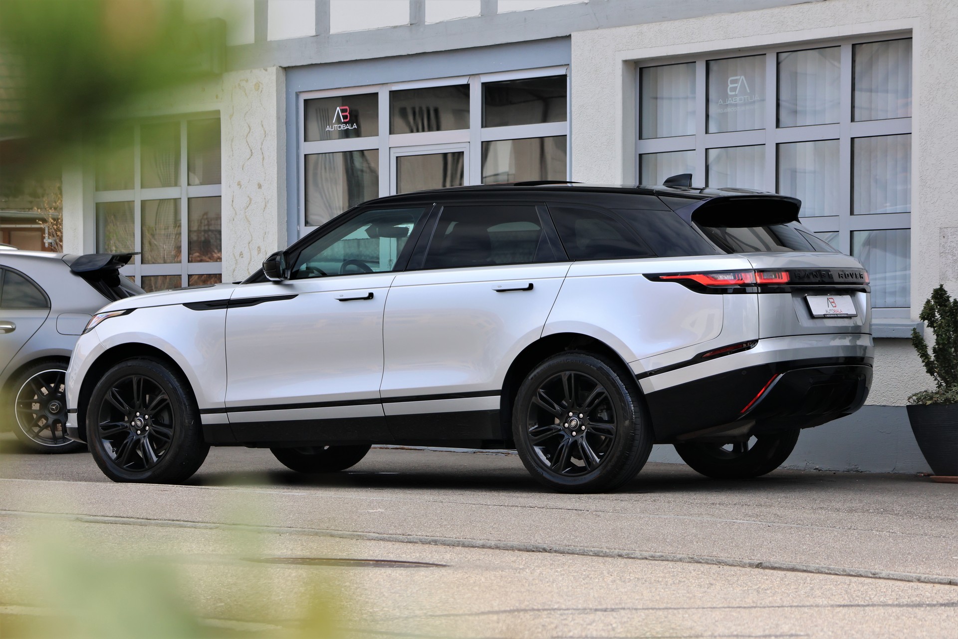 LAND ROVER Range Rover Velar P 250 Automatic (CH)-image-5
