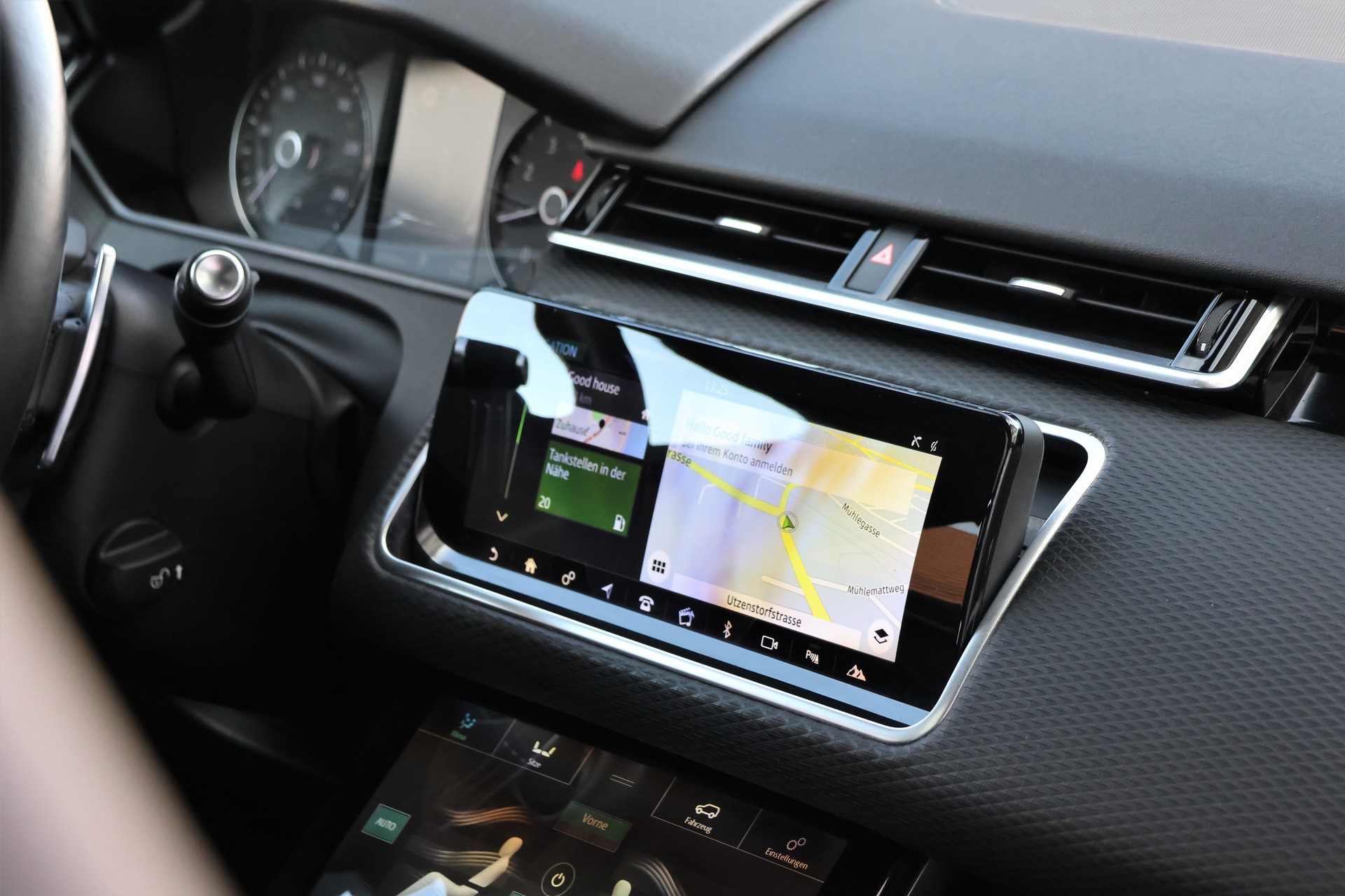 LAND ROVER Range Rover Velar P 250 Automatic (CH)-image-17